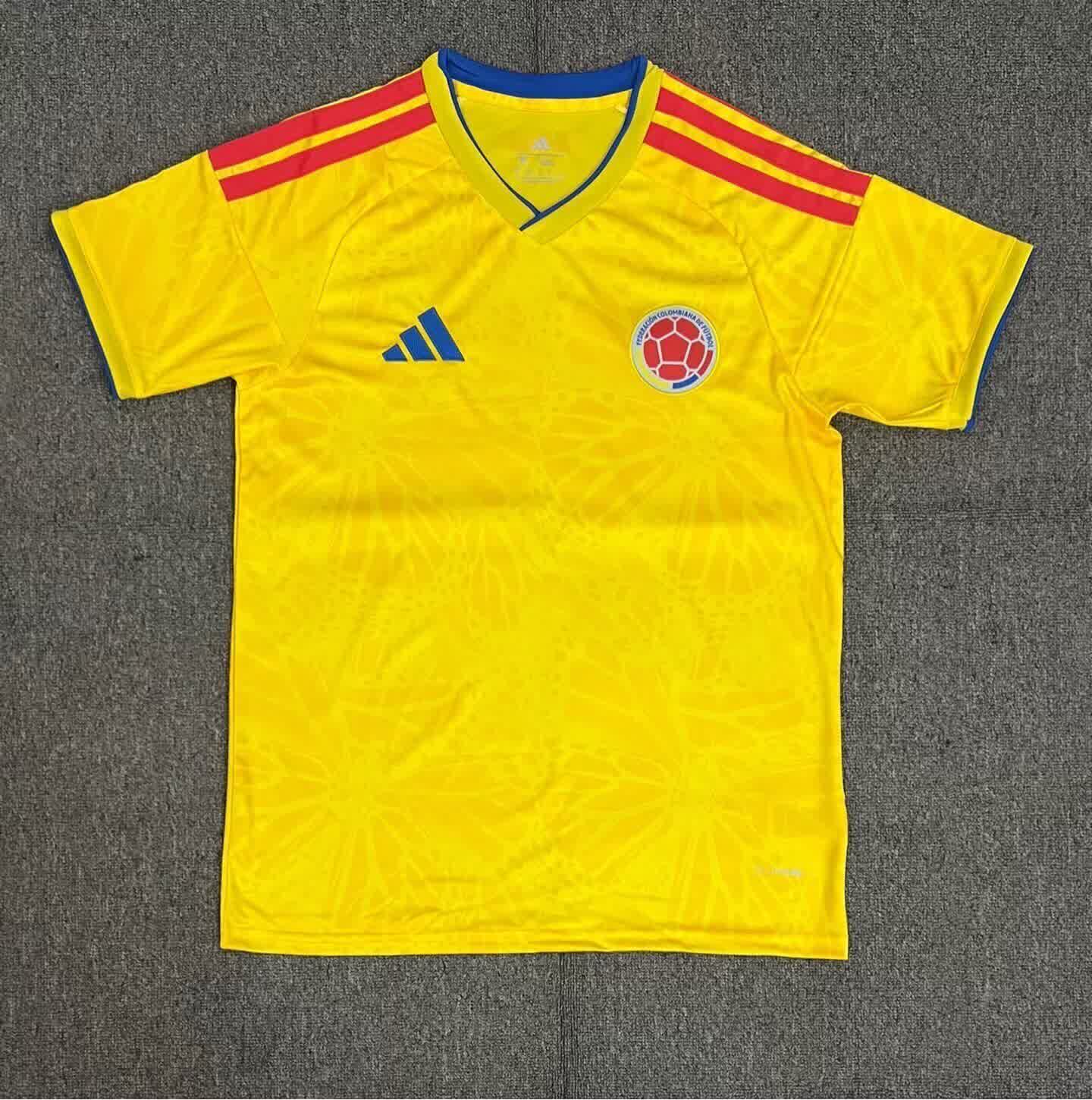 Camisetas deportivas y jerseys de fútbol
