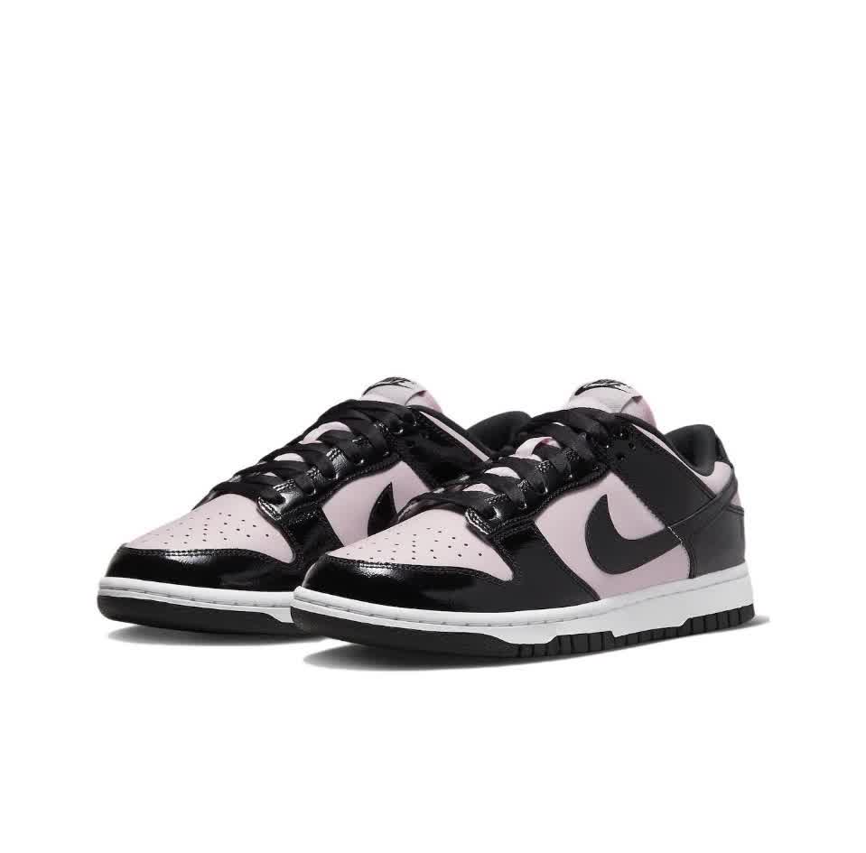 Nike Dunk Low × Suprem