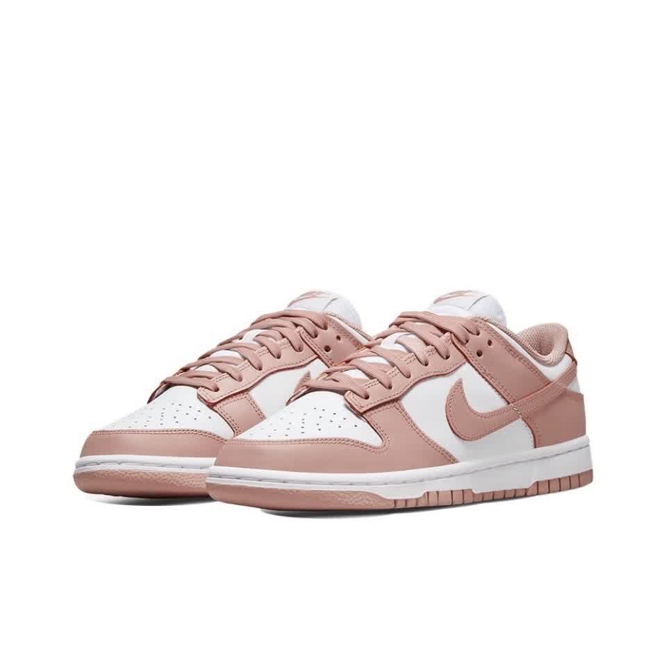 Nike Dunk Low × Supreme