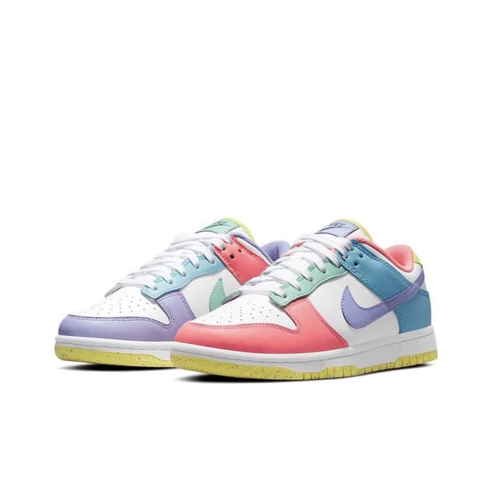 Nike Dunk Low × Supreme