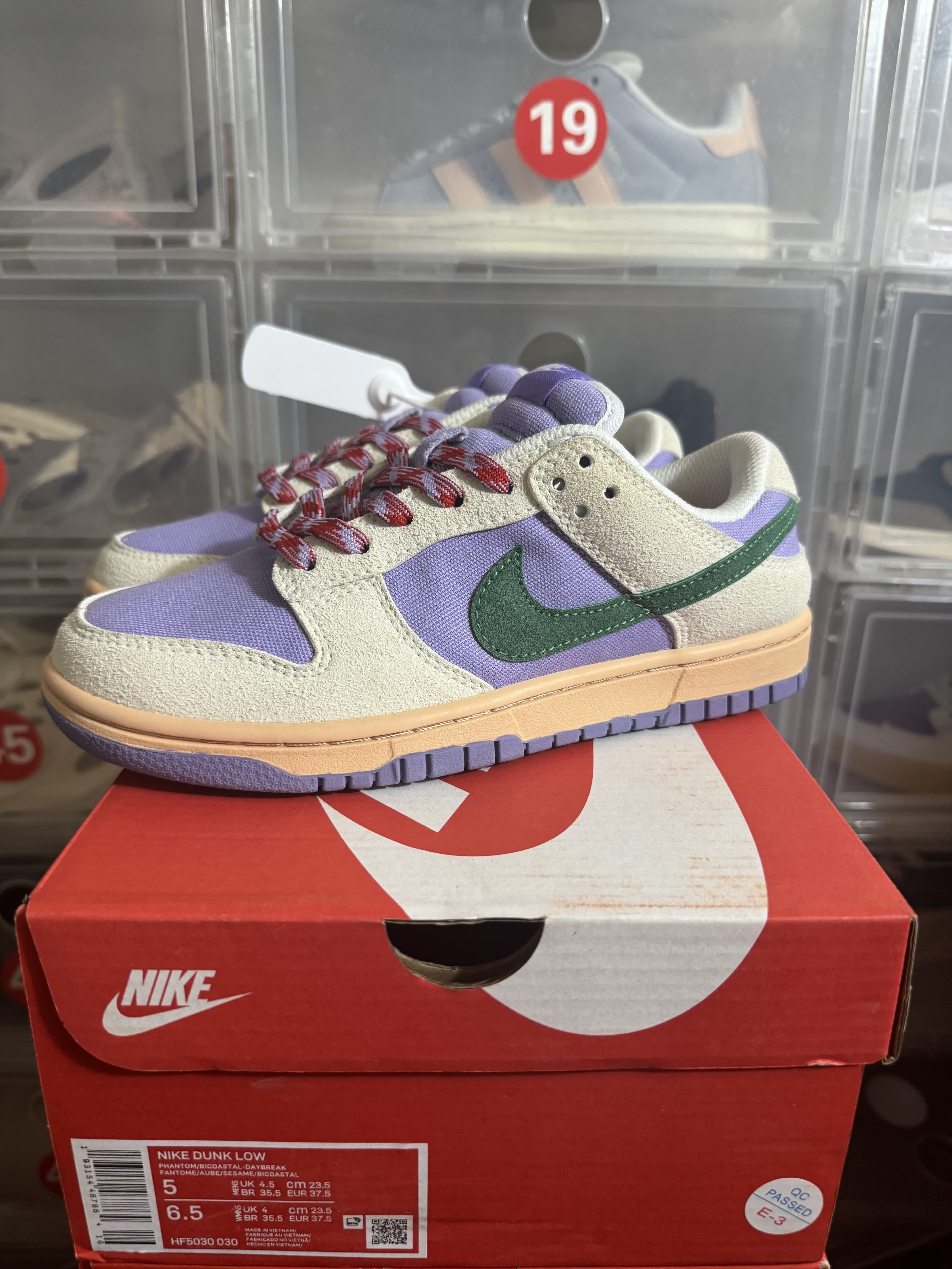Nike Dunk Low × Supreme