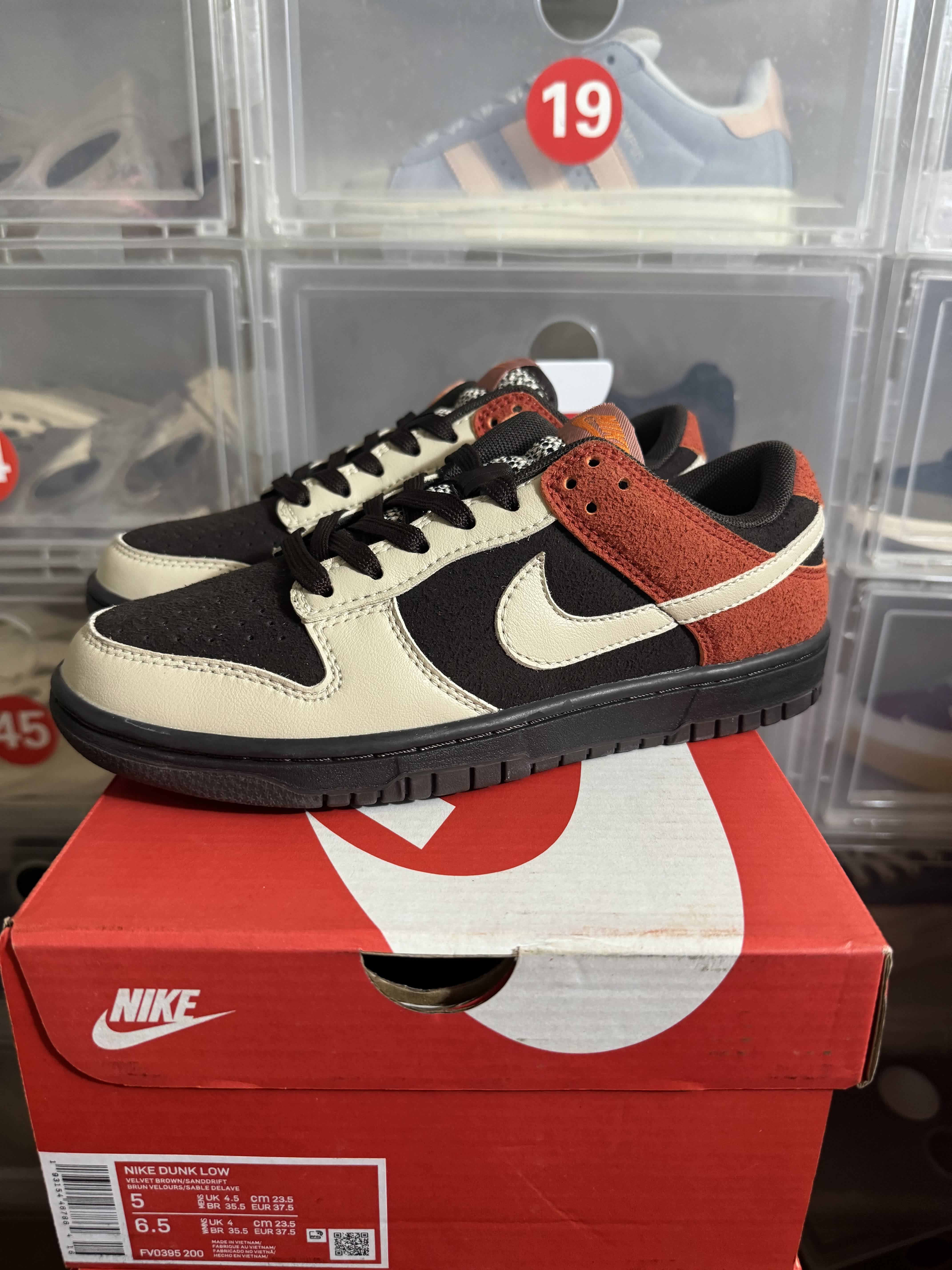 Nike Dunk Low × Supreme
