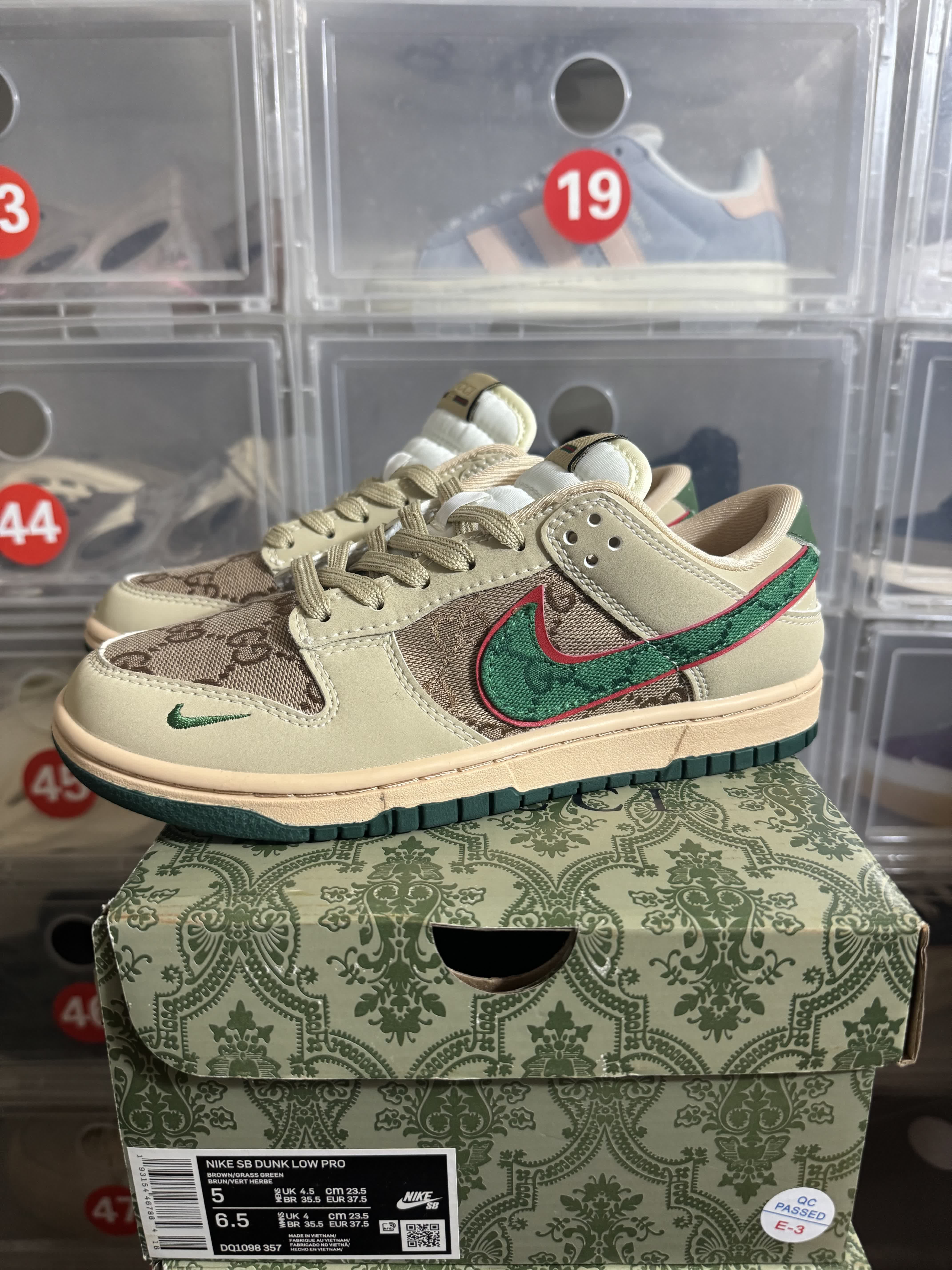 Nike Dunk Low × Supreme