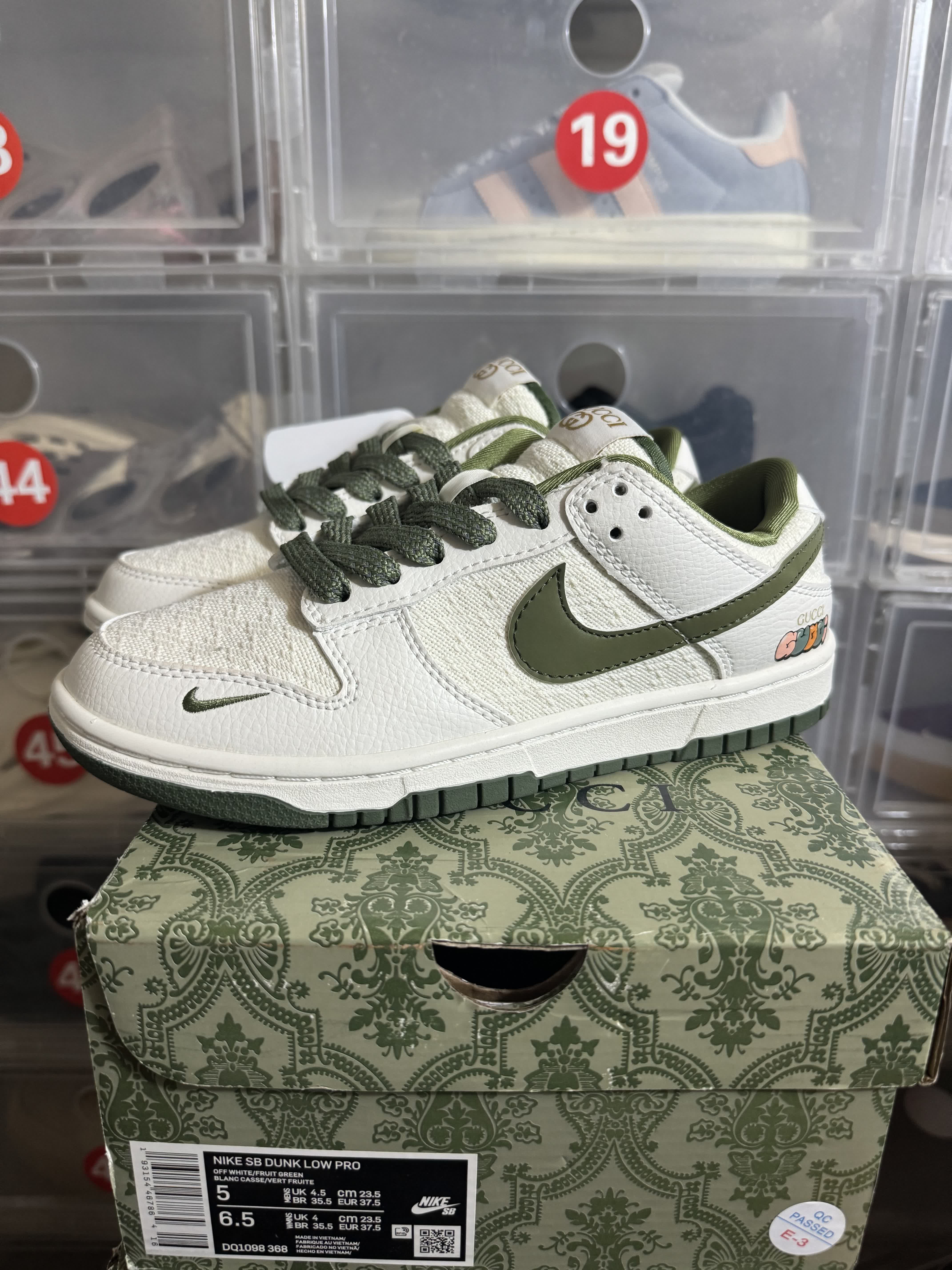 Nike Dunk Low × Supreme