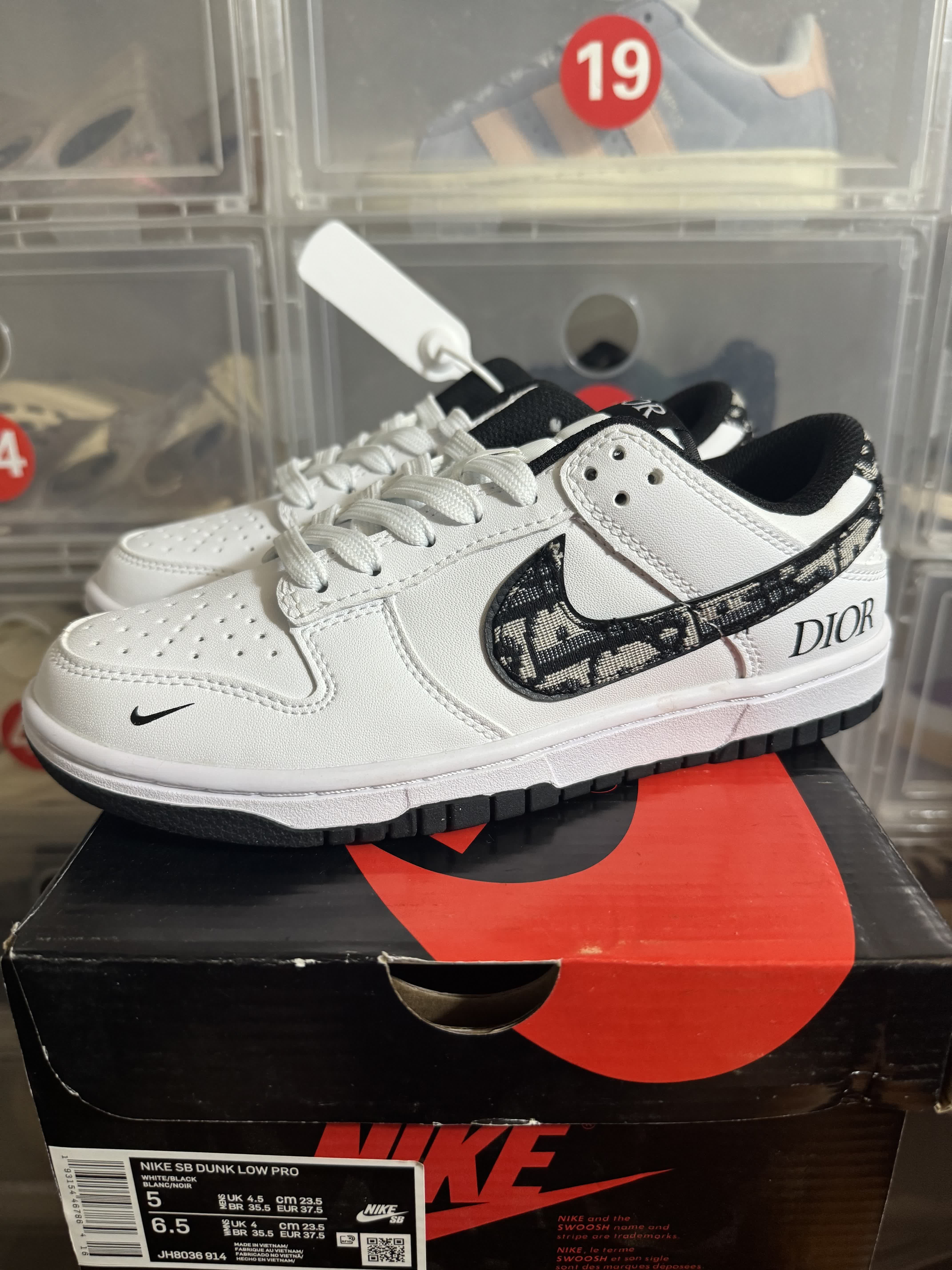 Nike Dunk Low × Supreme
