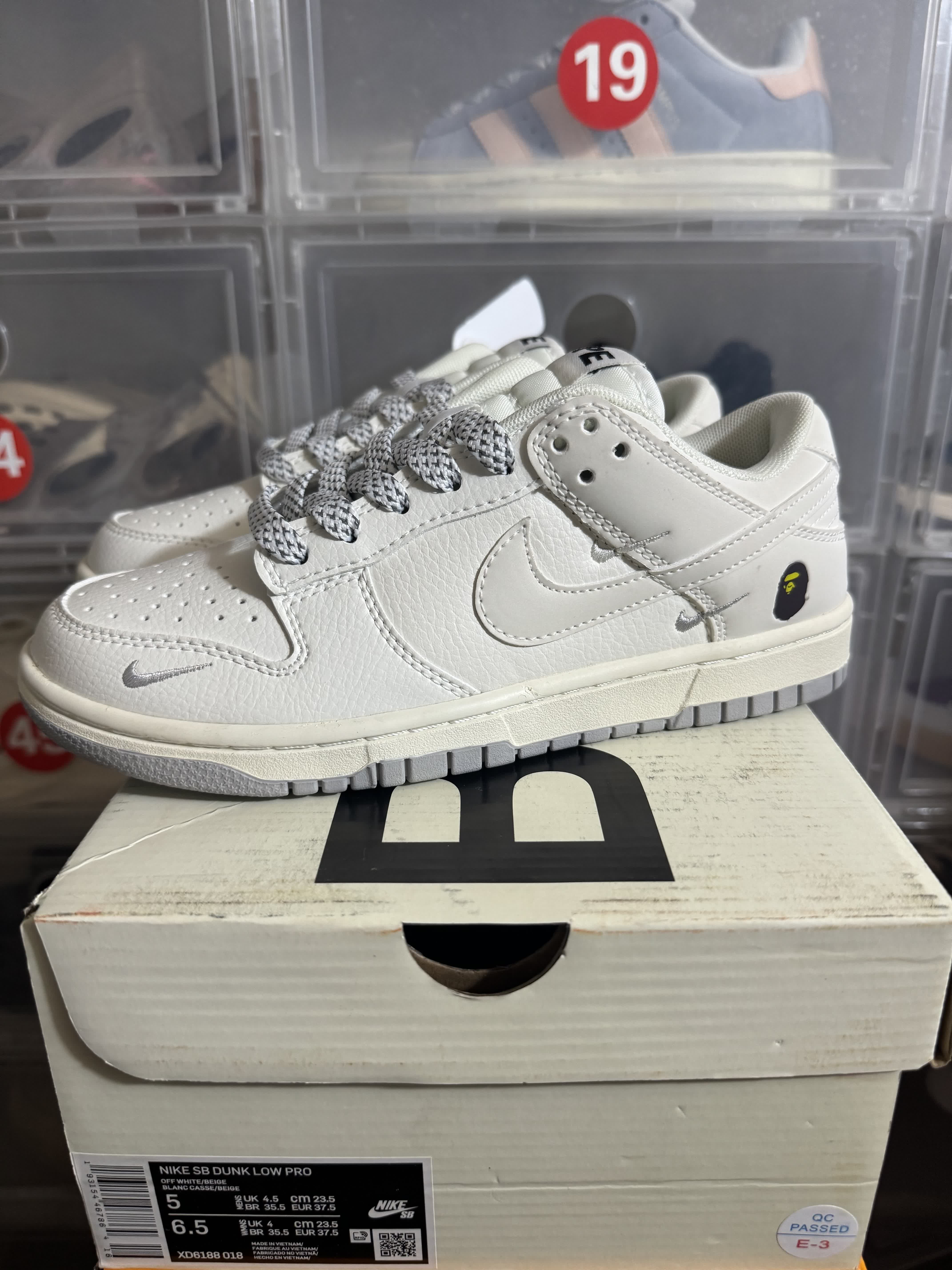 Nike Dunk Low × Supreme