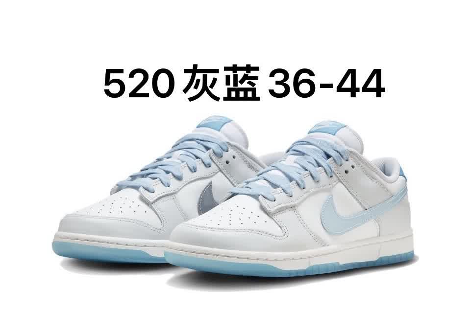 Nike Dunk Low × Supreme