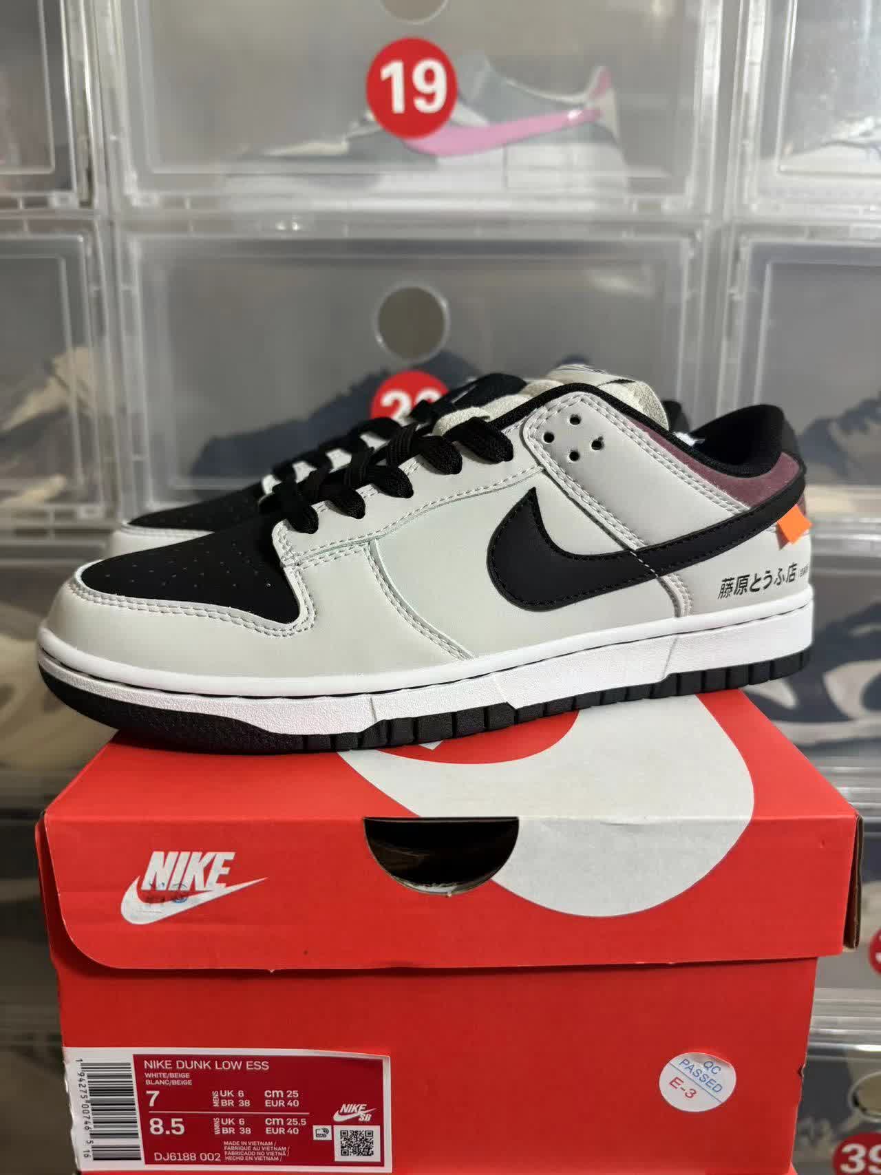 Nike Dunk Low × Supreme