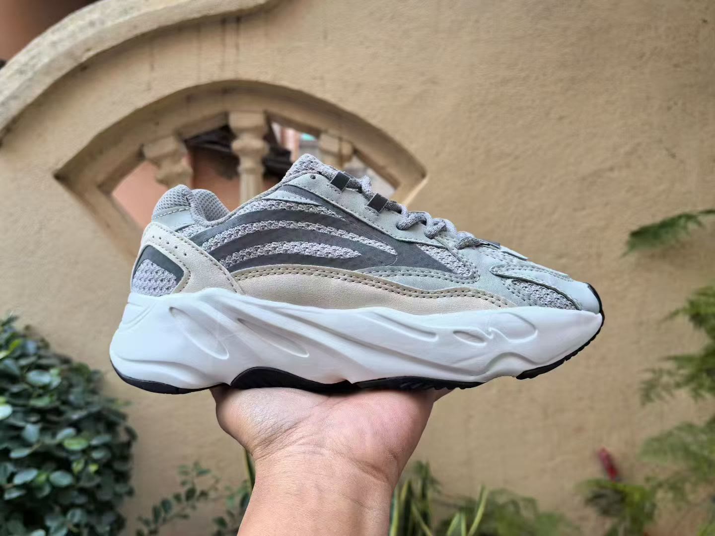 Yeezy 700 V2