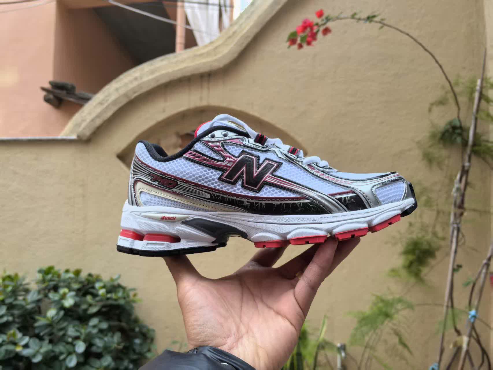 New Balance 740