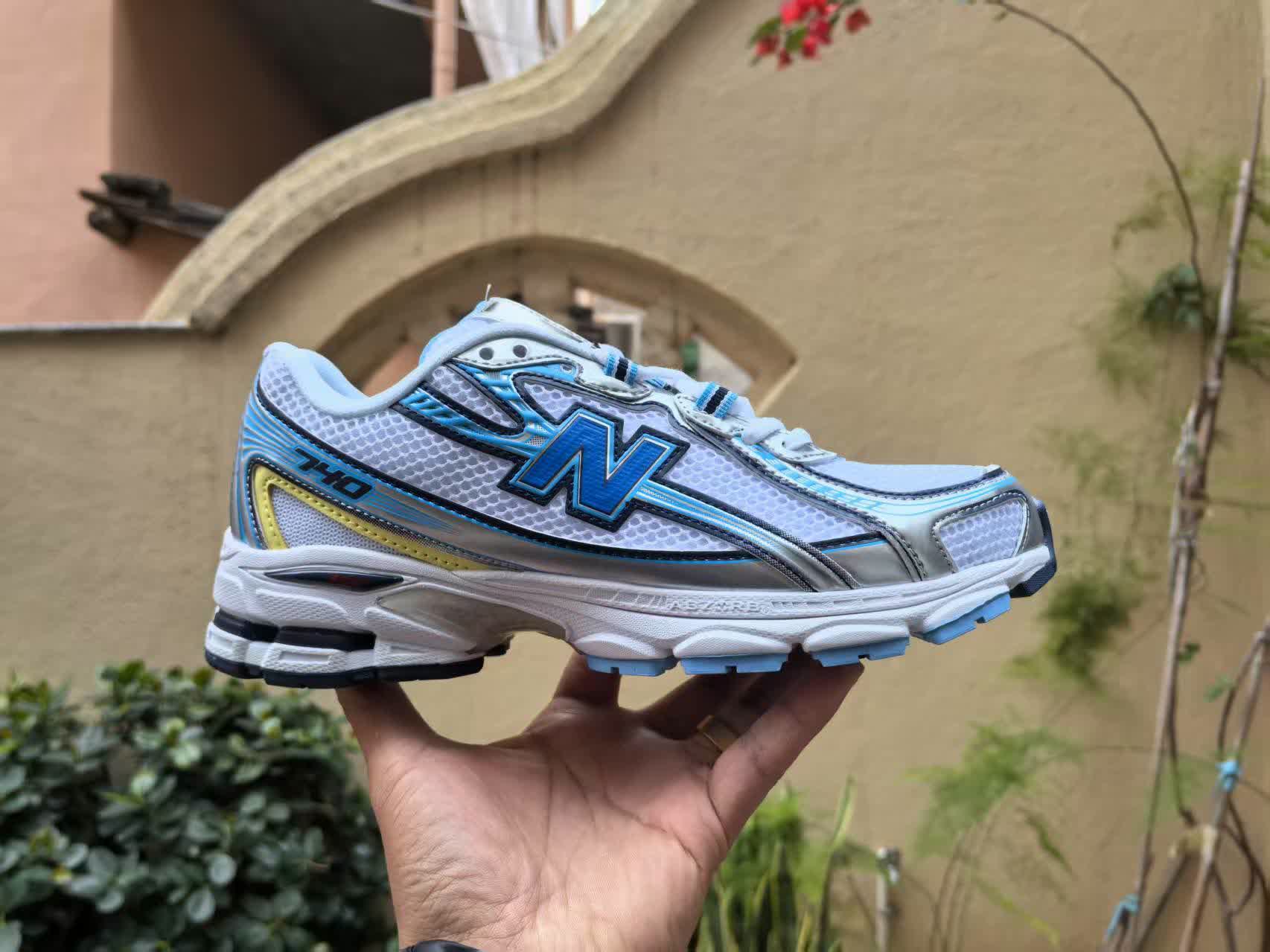 New Balance 740