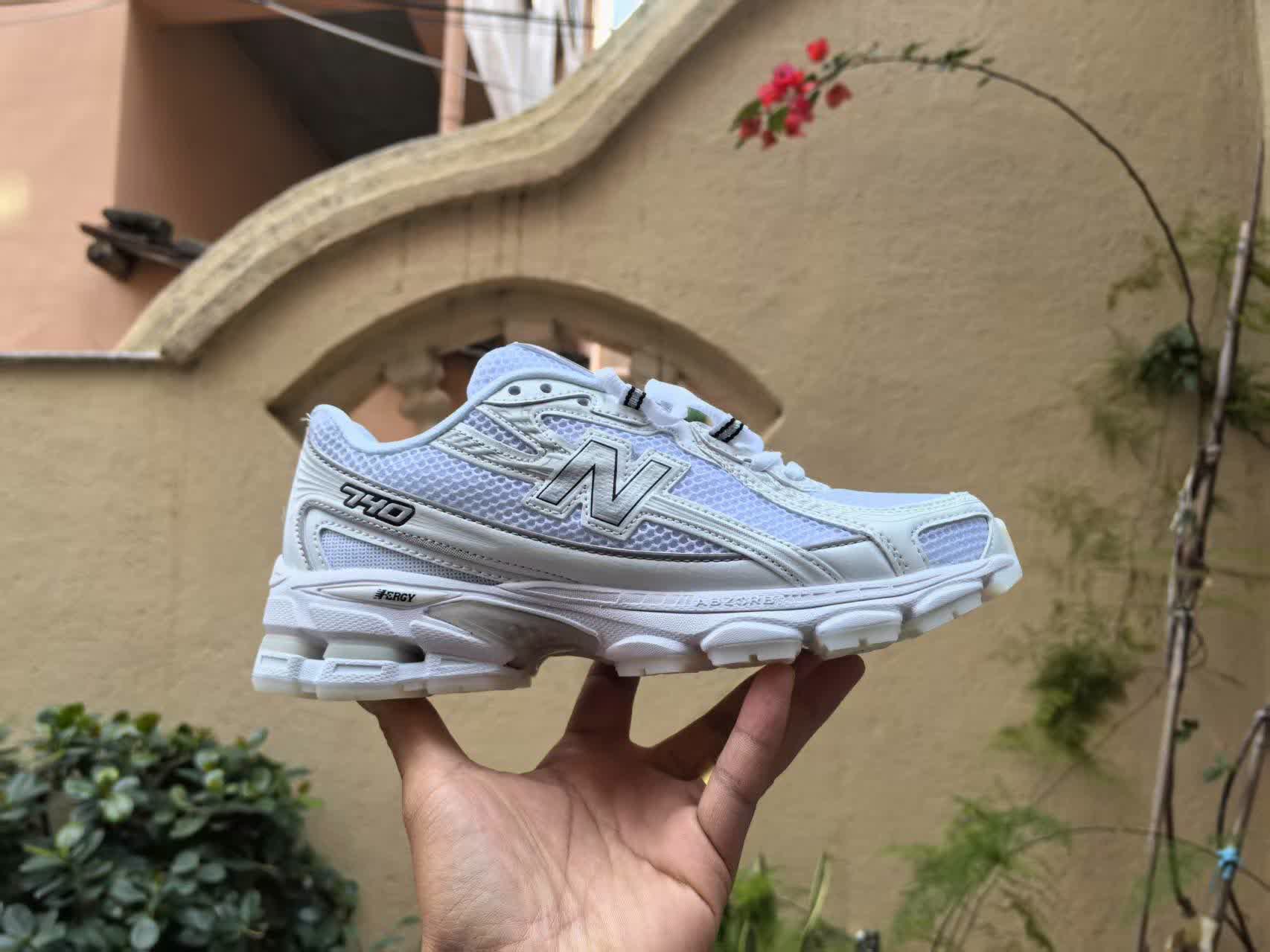 New Balance 740