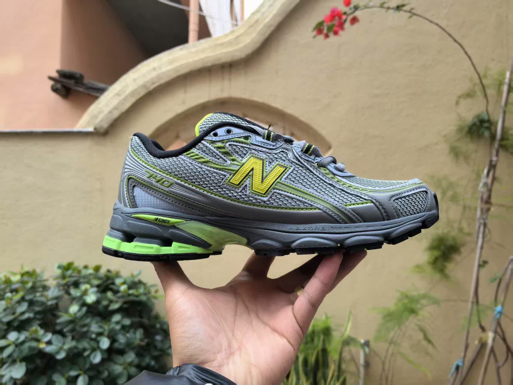 New Balance 740