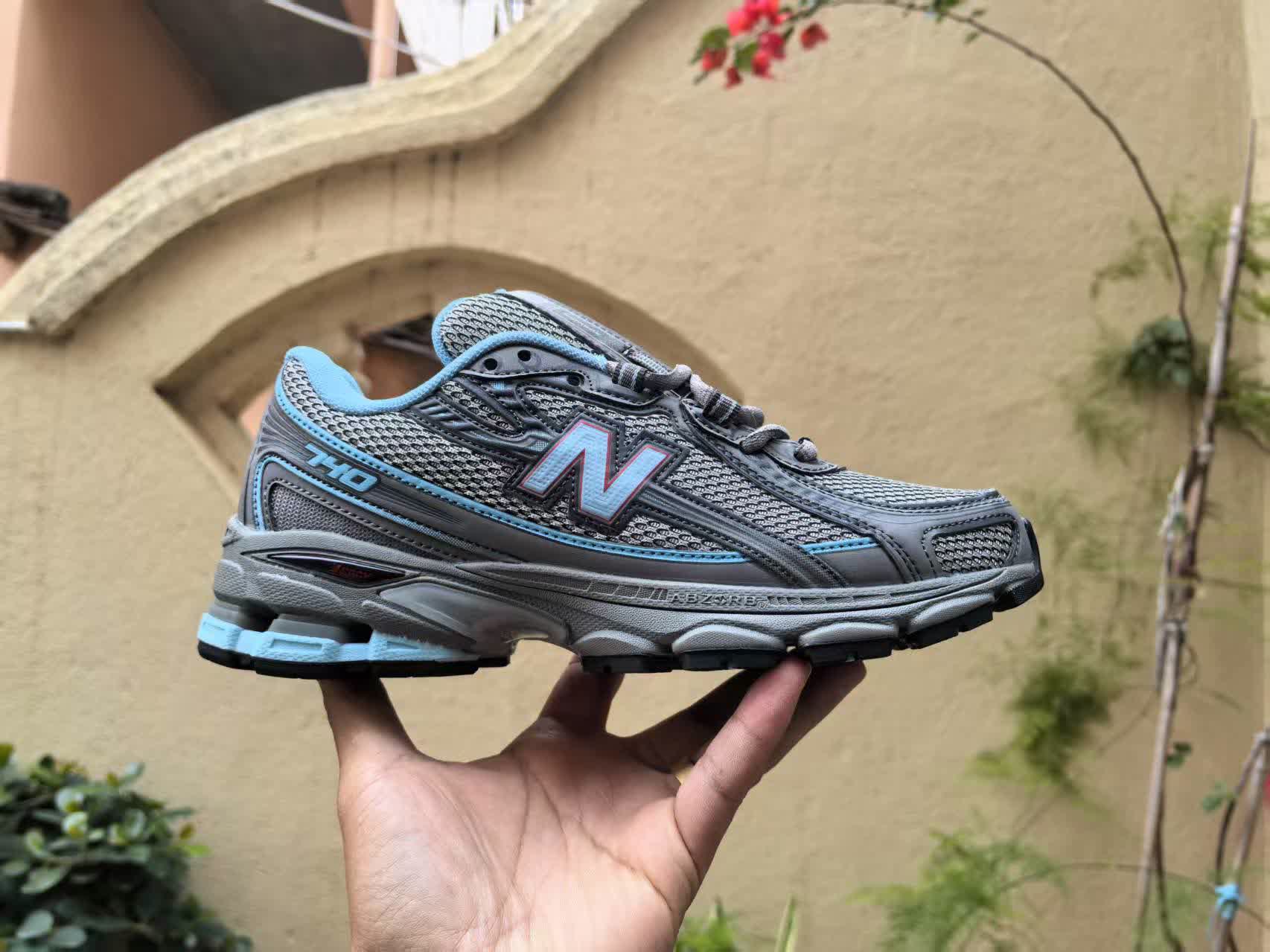 New Balance 740