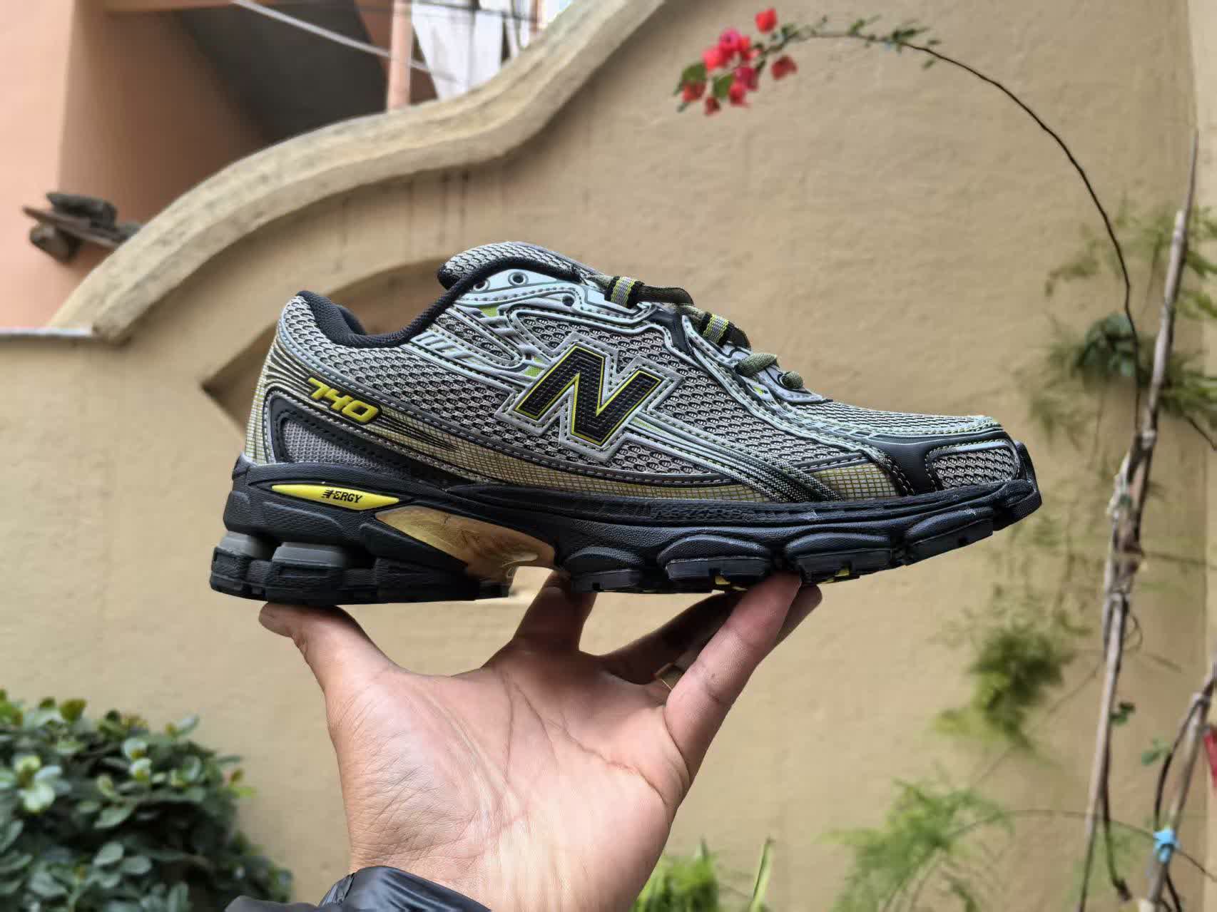 New Balance 740