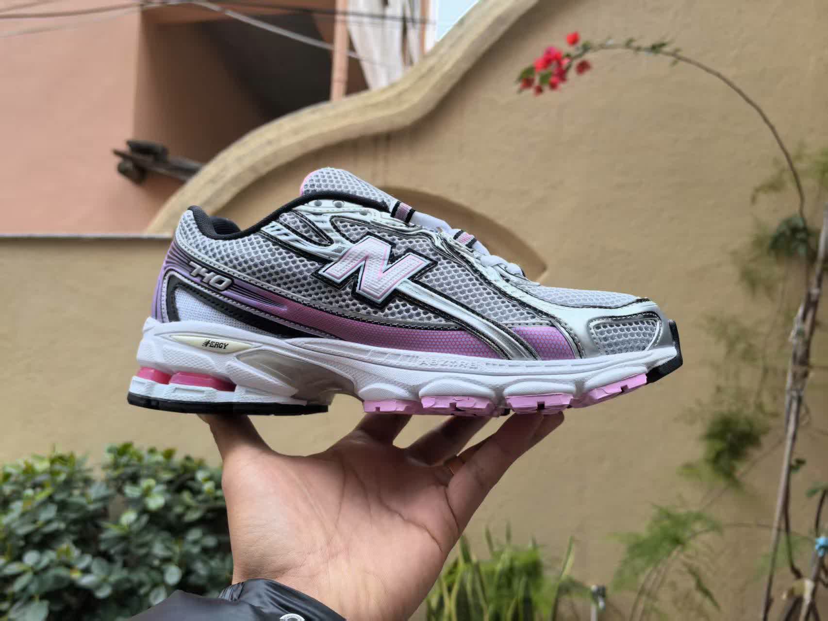 New Balance 740