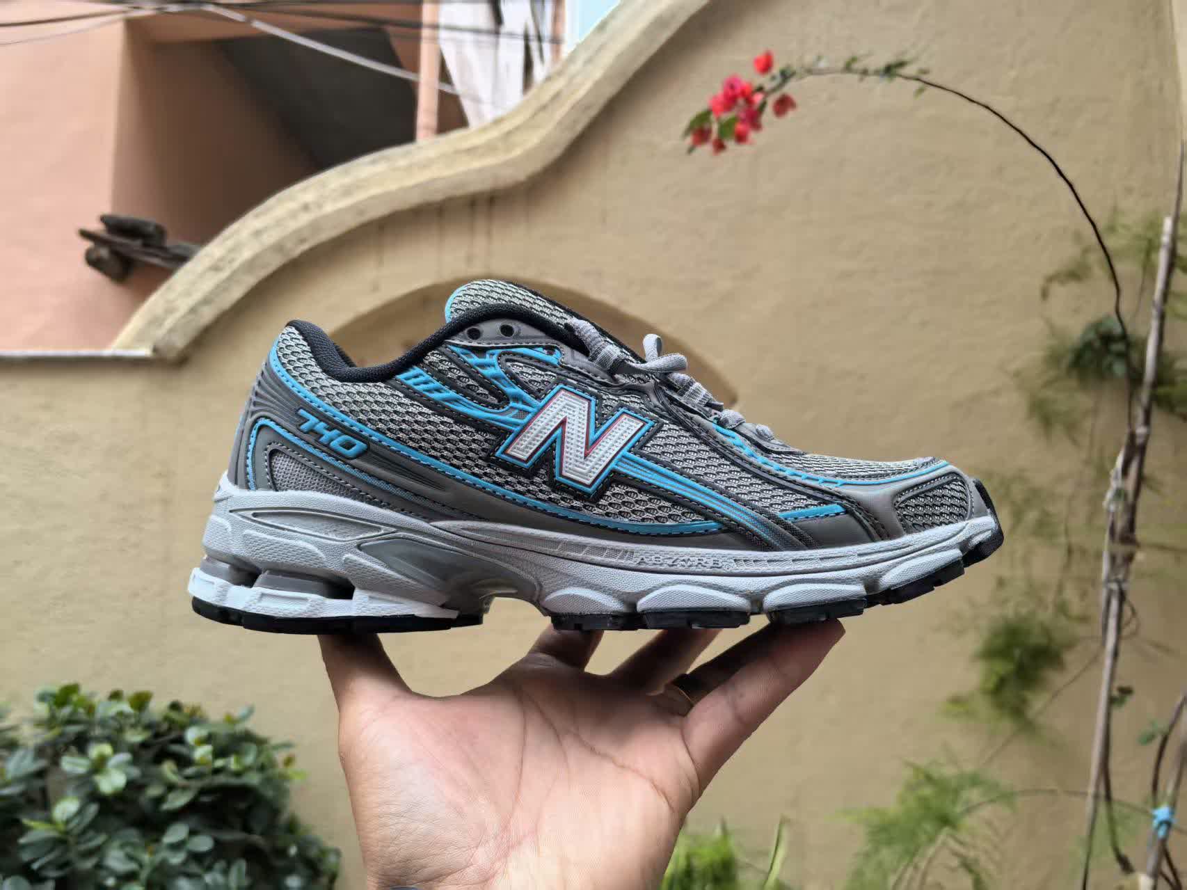 New Balance 740