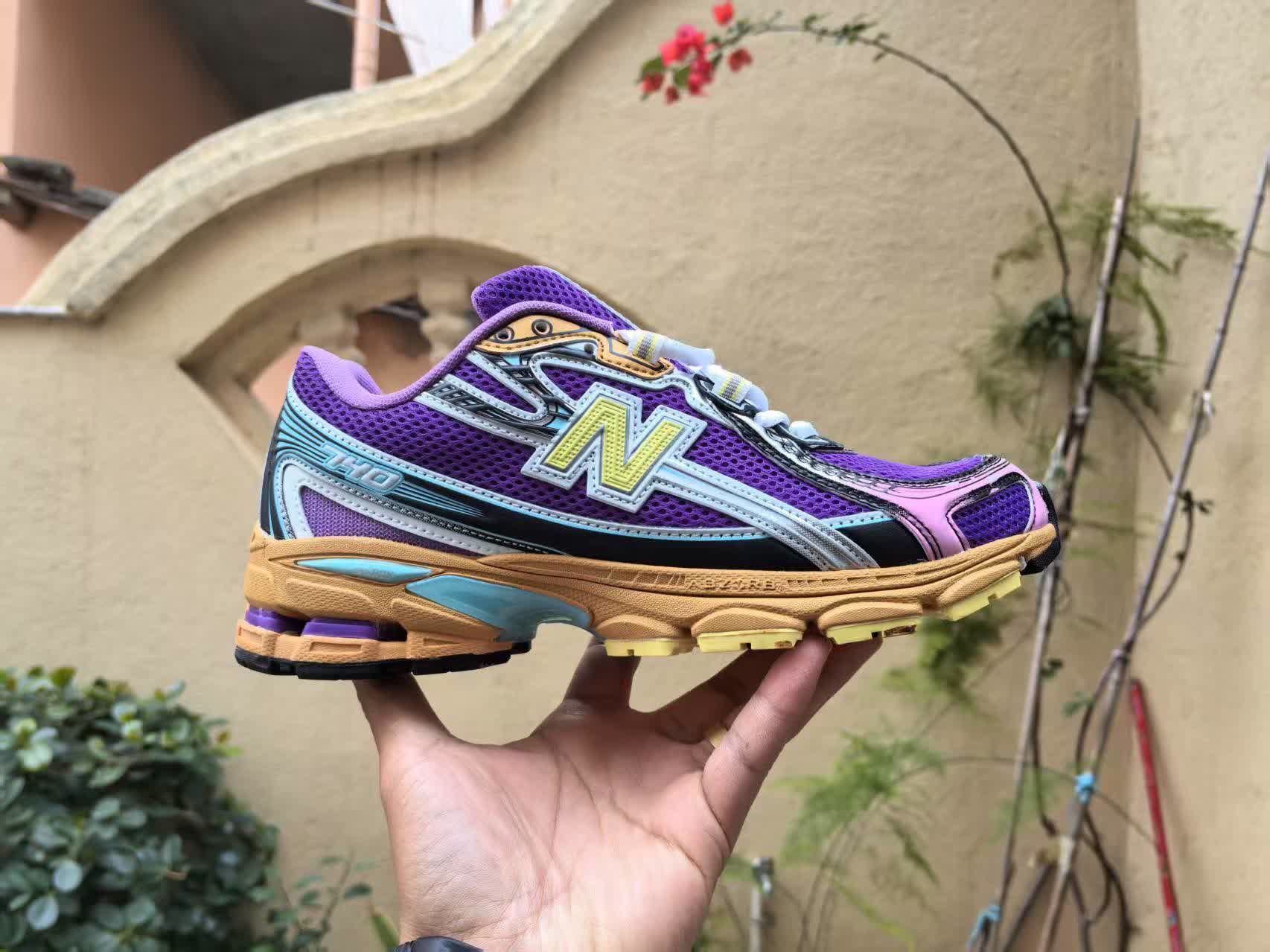 New Balance 740