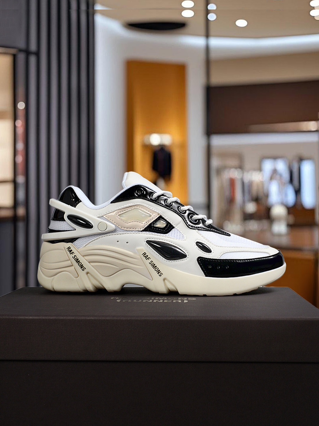  Raf Simons