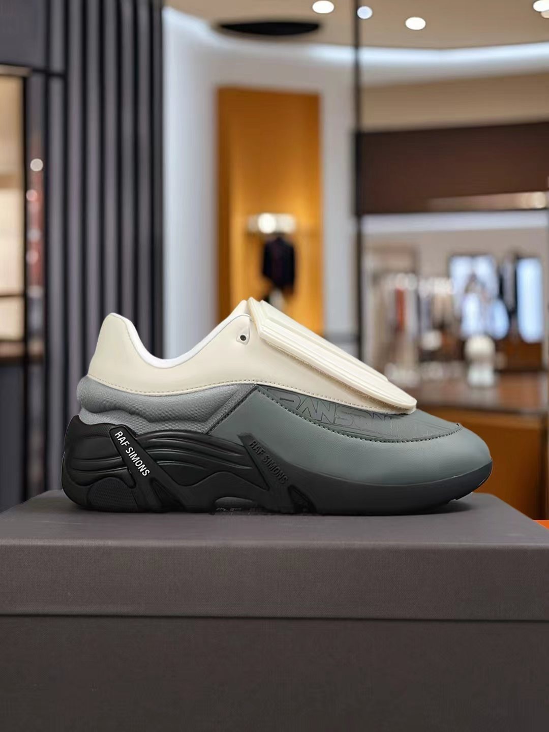 Raf Simons