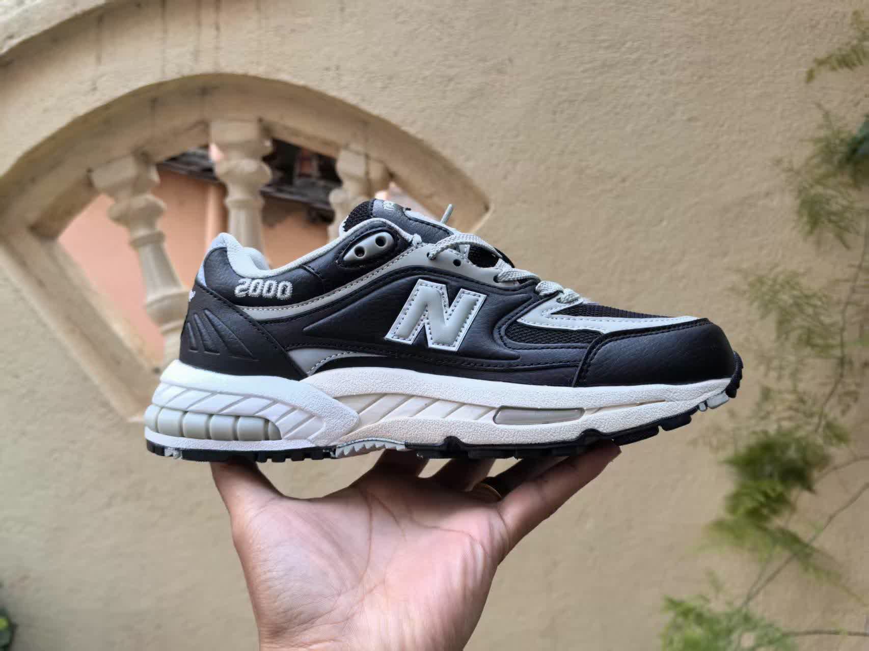 New Balance 2000
