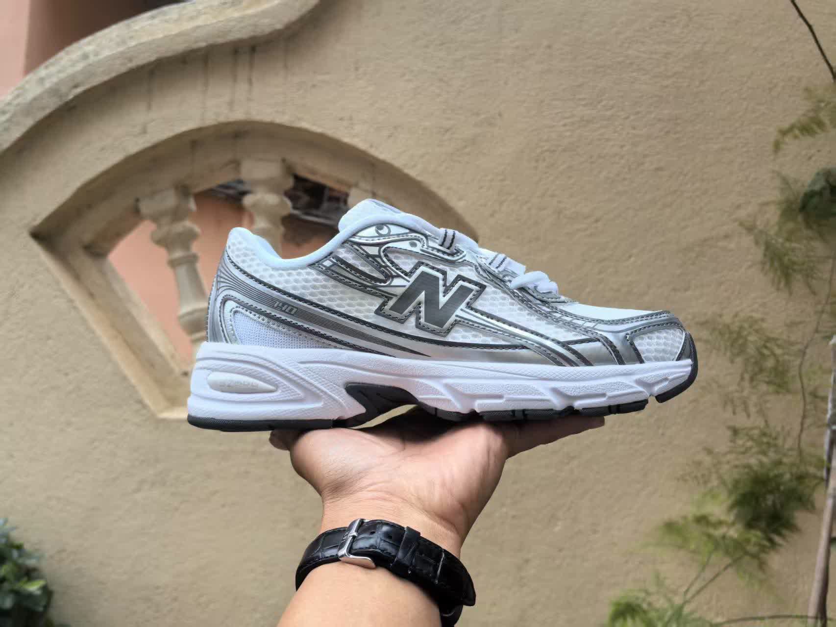 New Balance 740