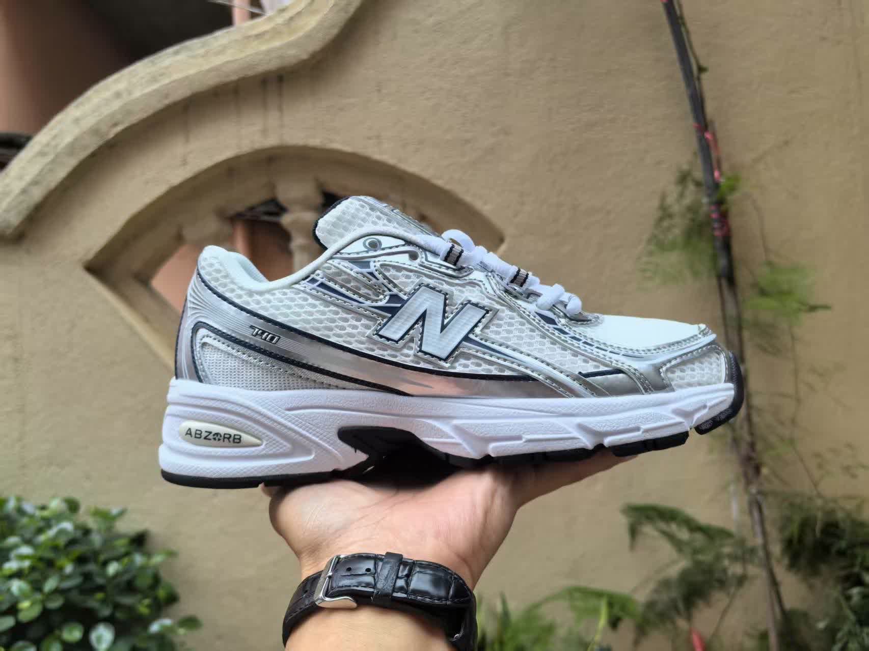 New Balance 740