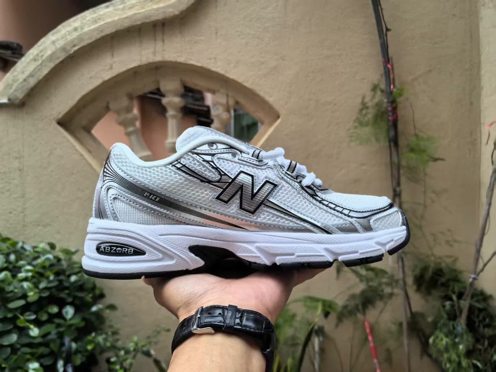 New Balance 740