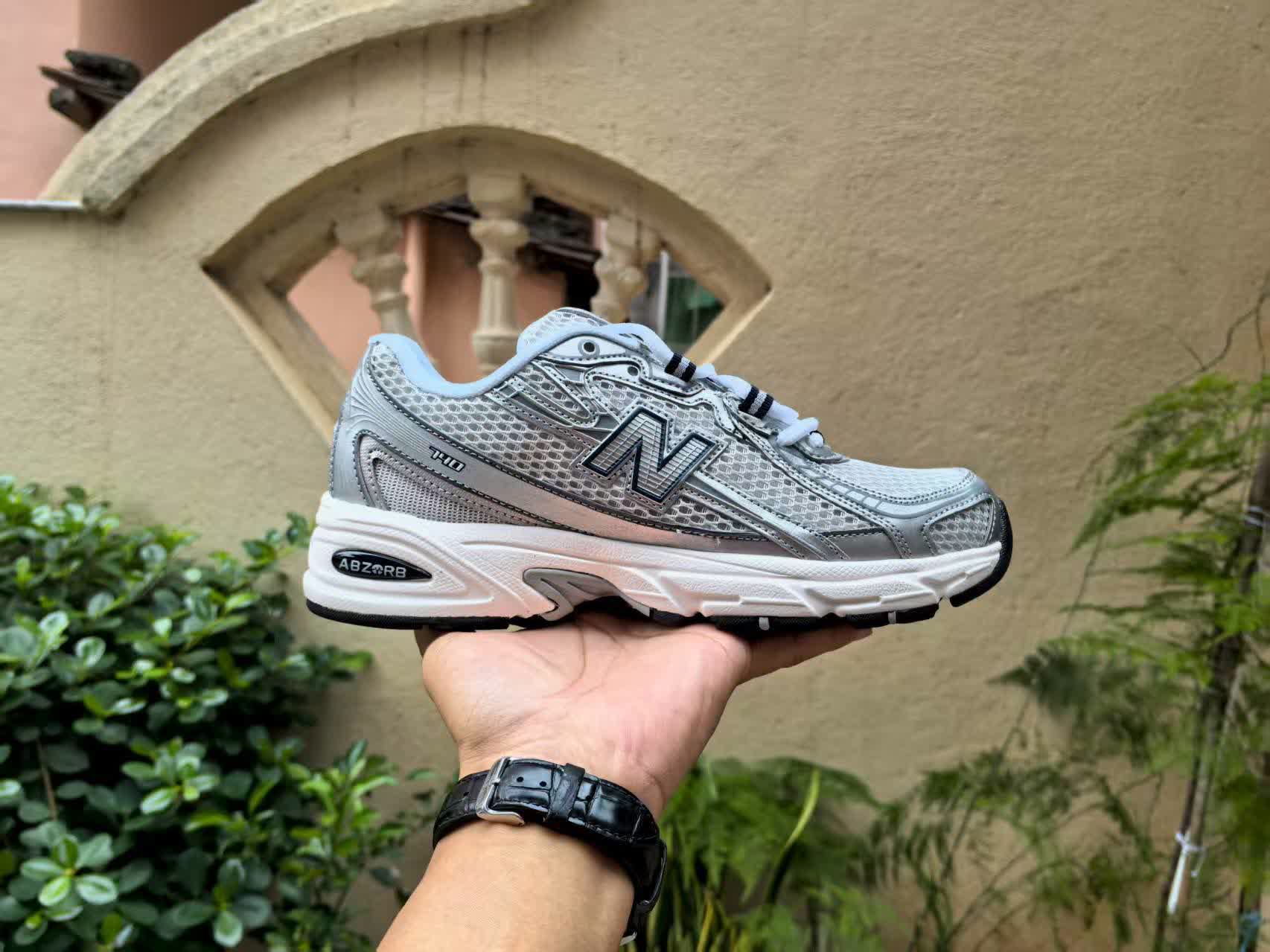 New Balance 740