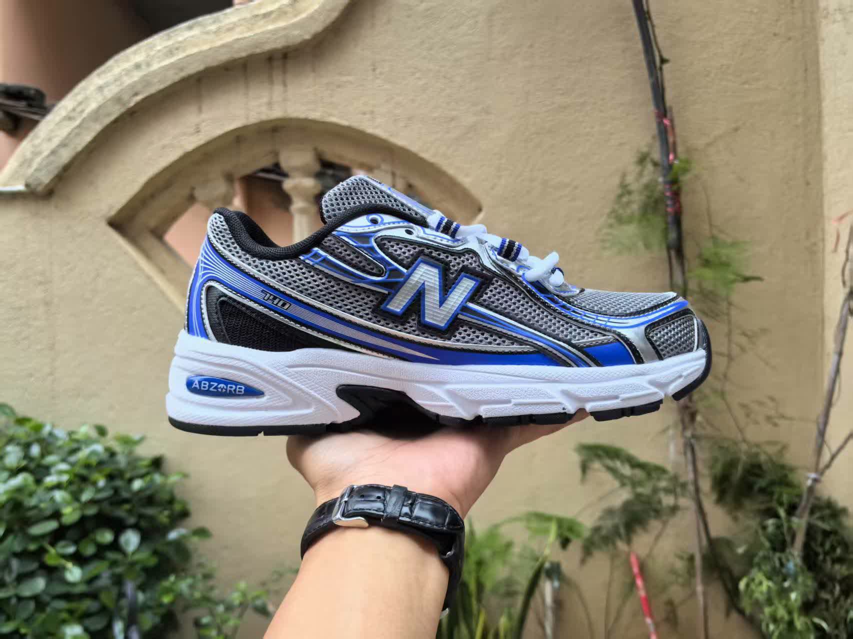 New Balance 740