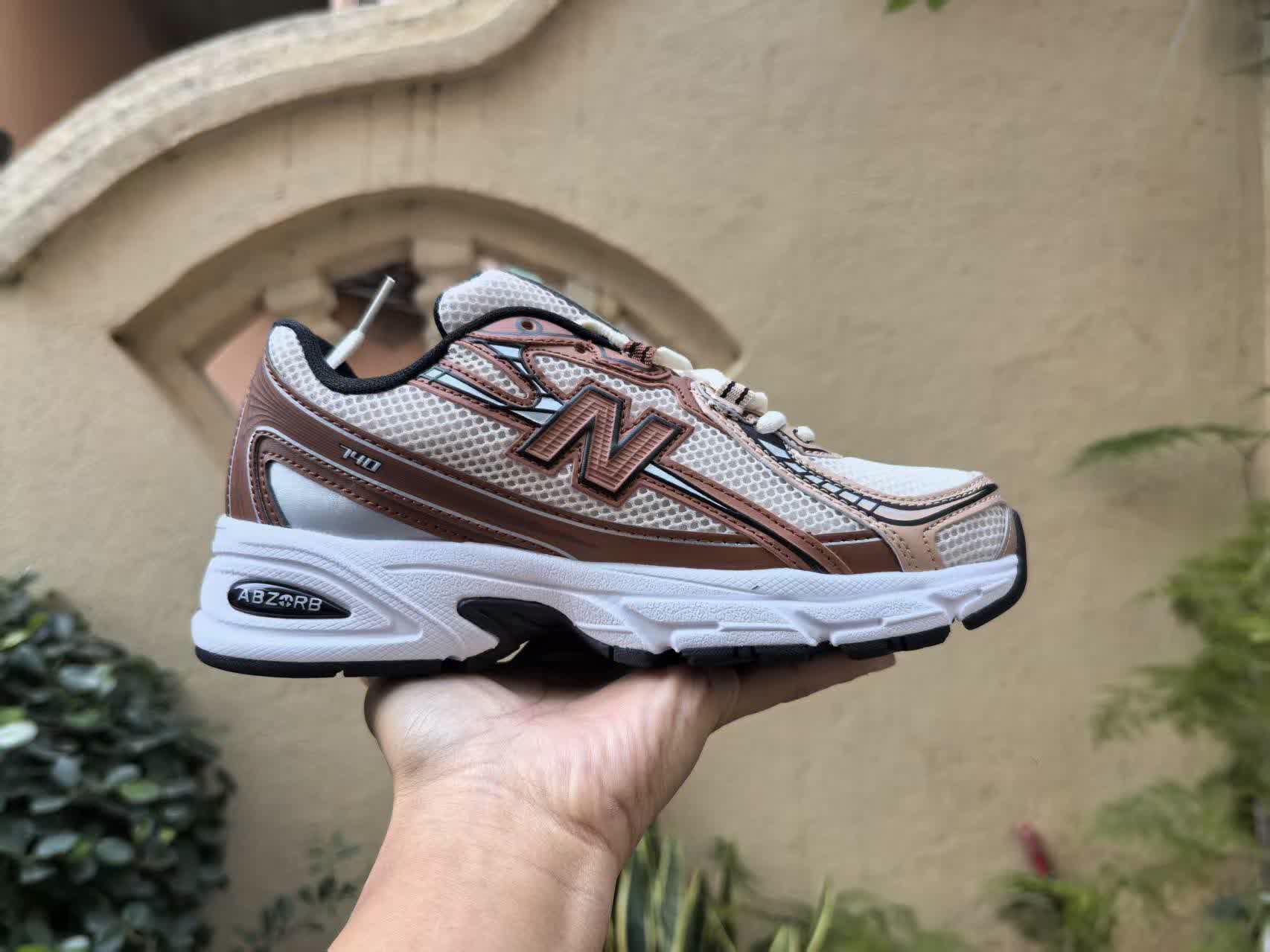 New Balance 740