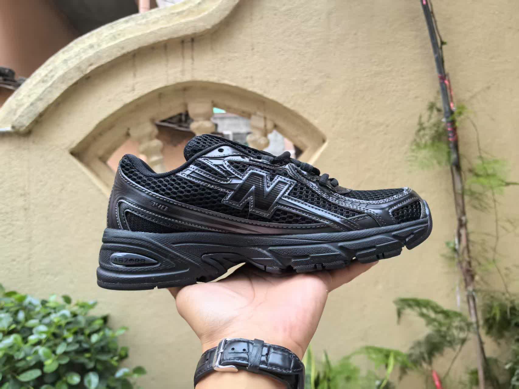 New Balance 740