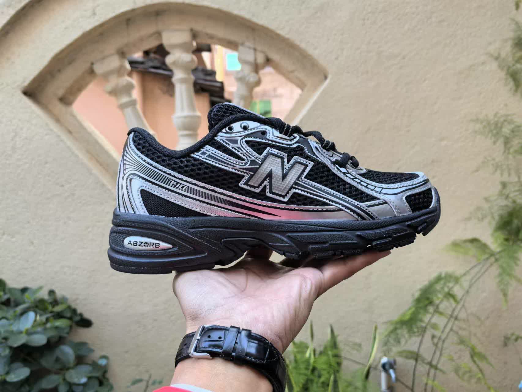 New Balance 740