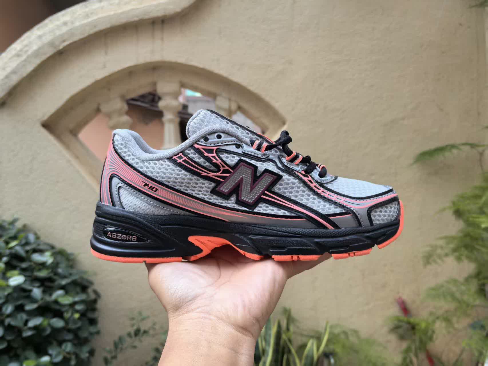New Balance 740