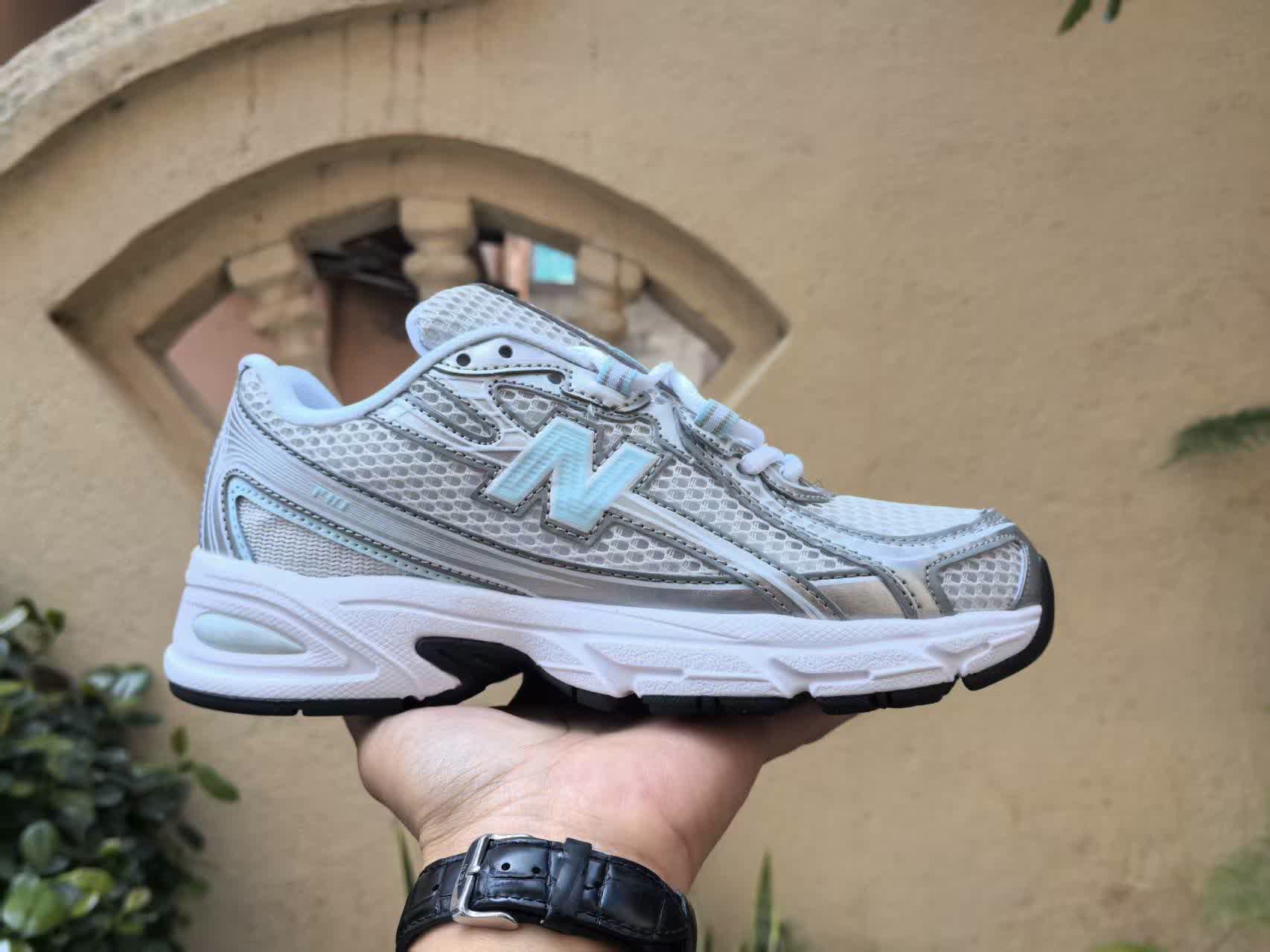New Balance 740