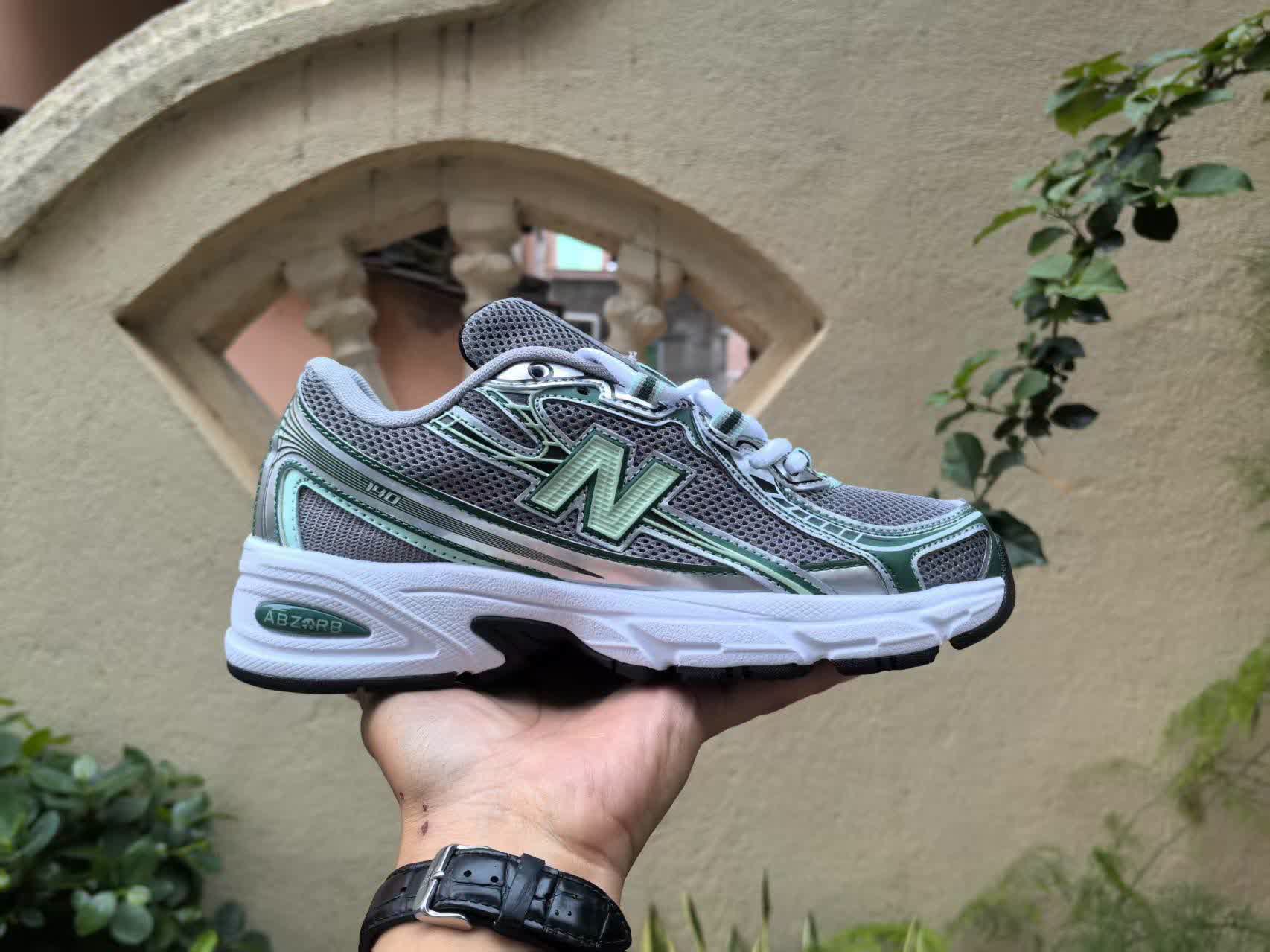 New Balance 740
