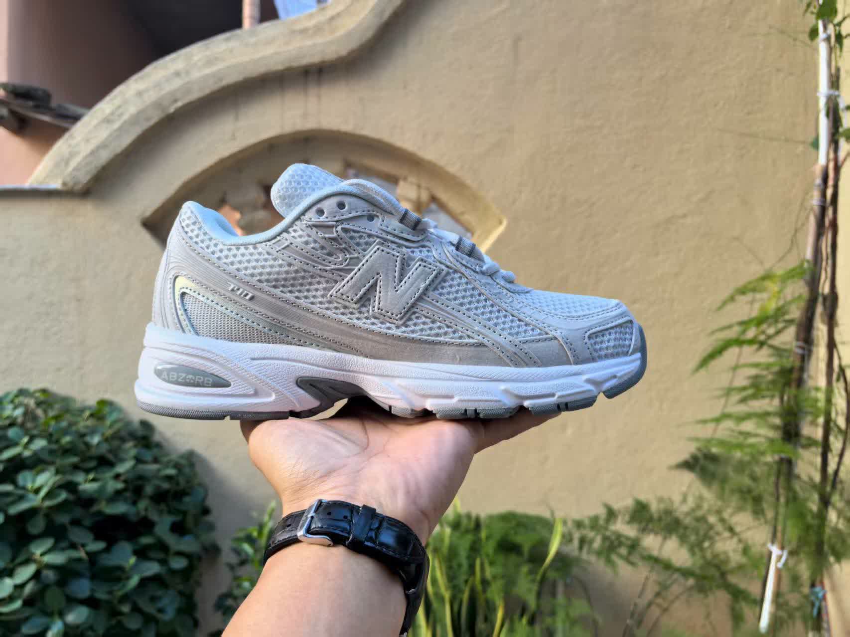 New Balance 740