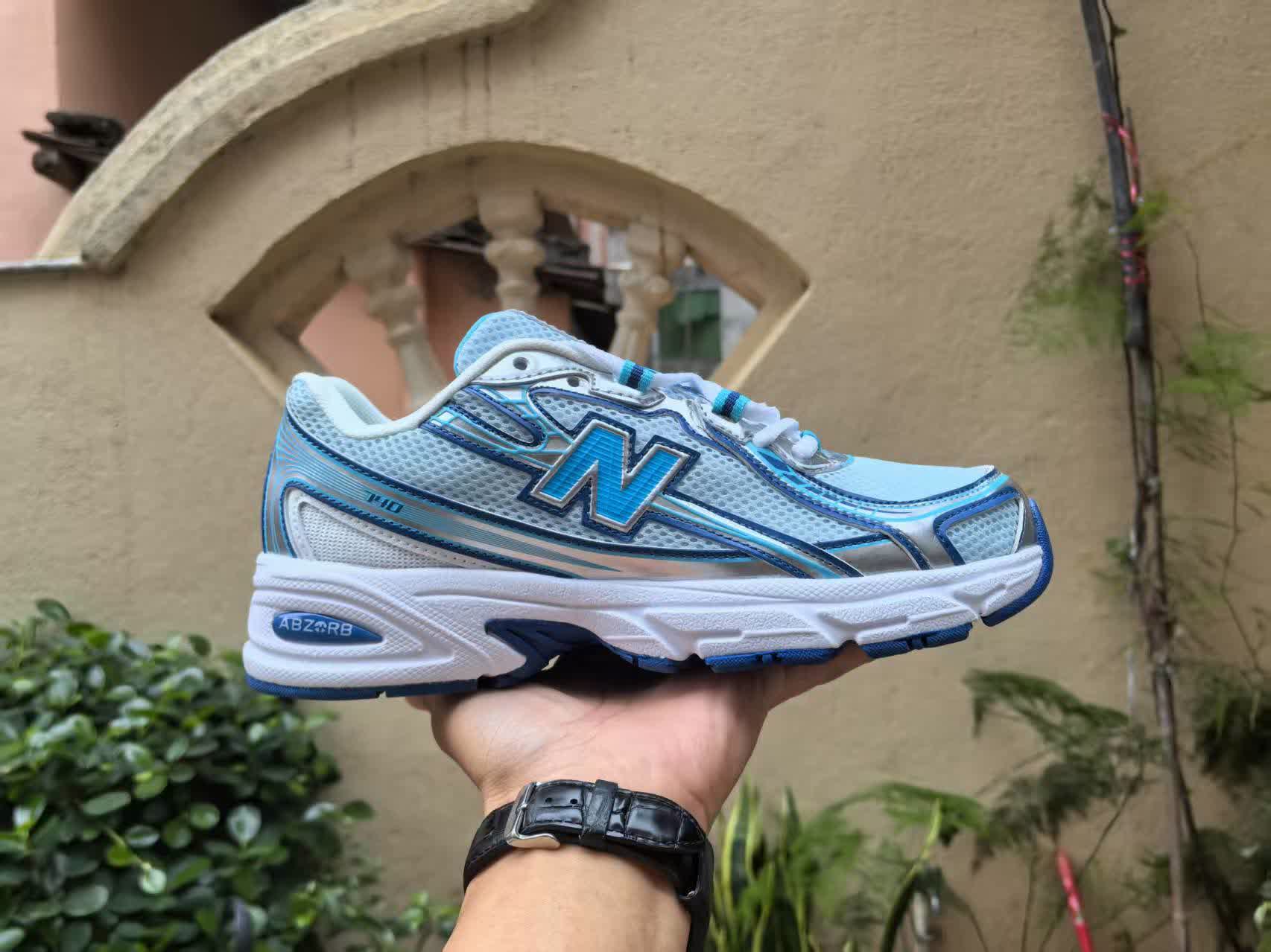 New Balance 740