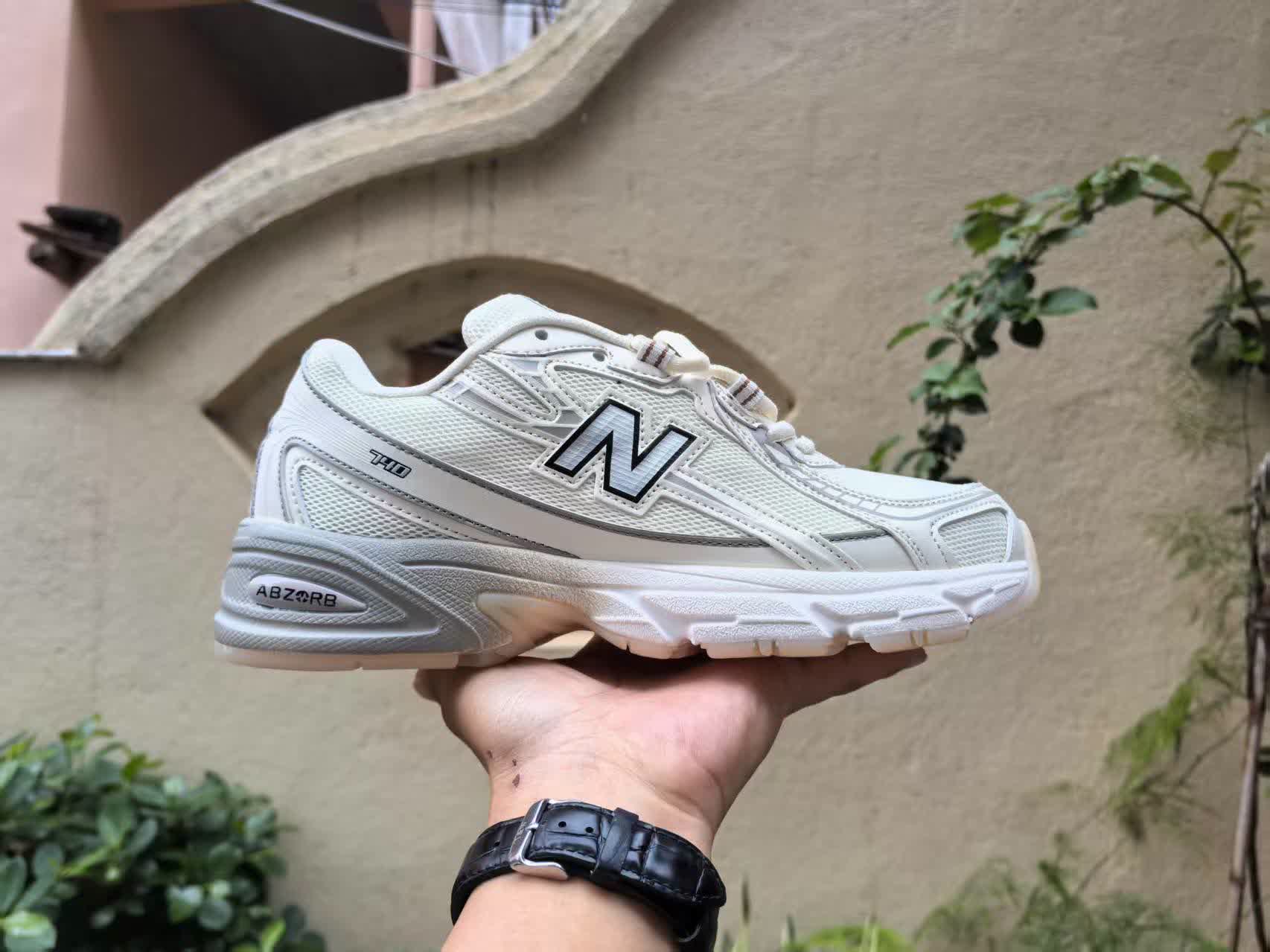 New Balance 740