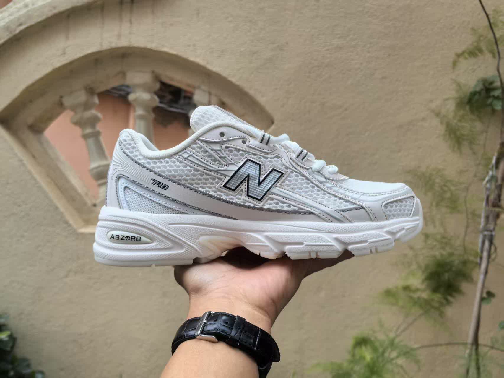 New Balance 740