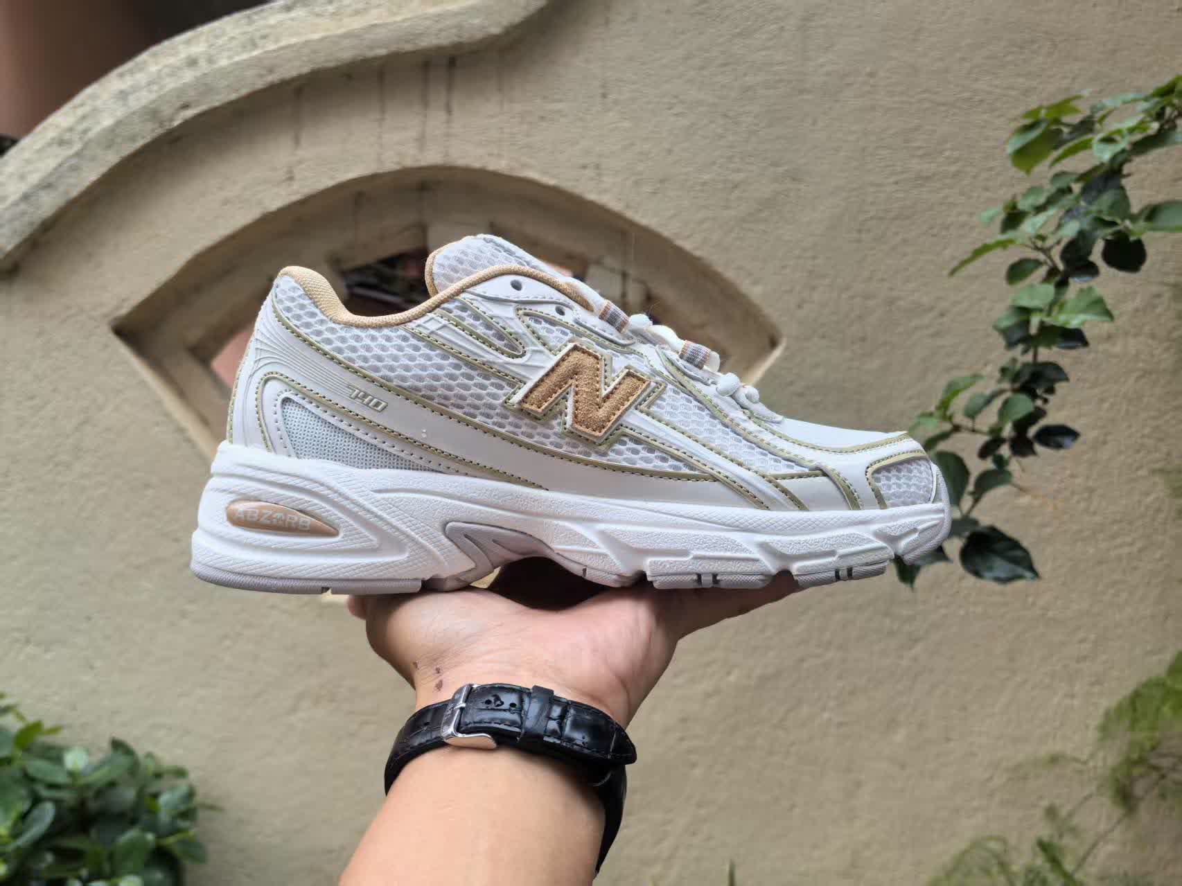 New Balance 740