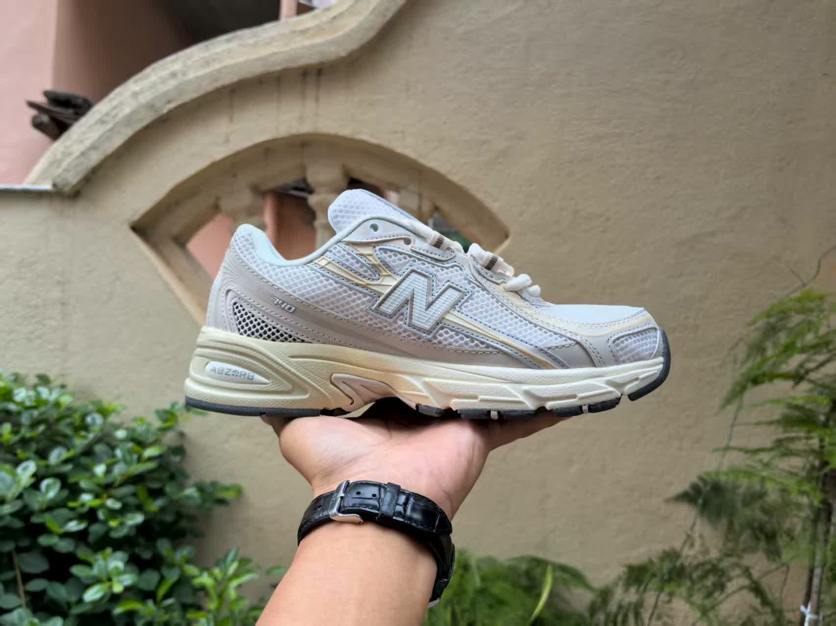 New Balance 740