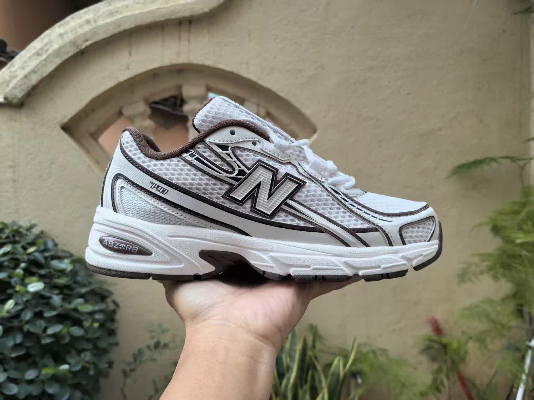 New Balance 740