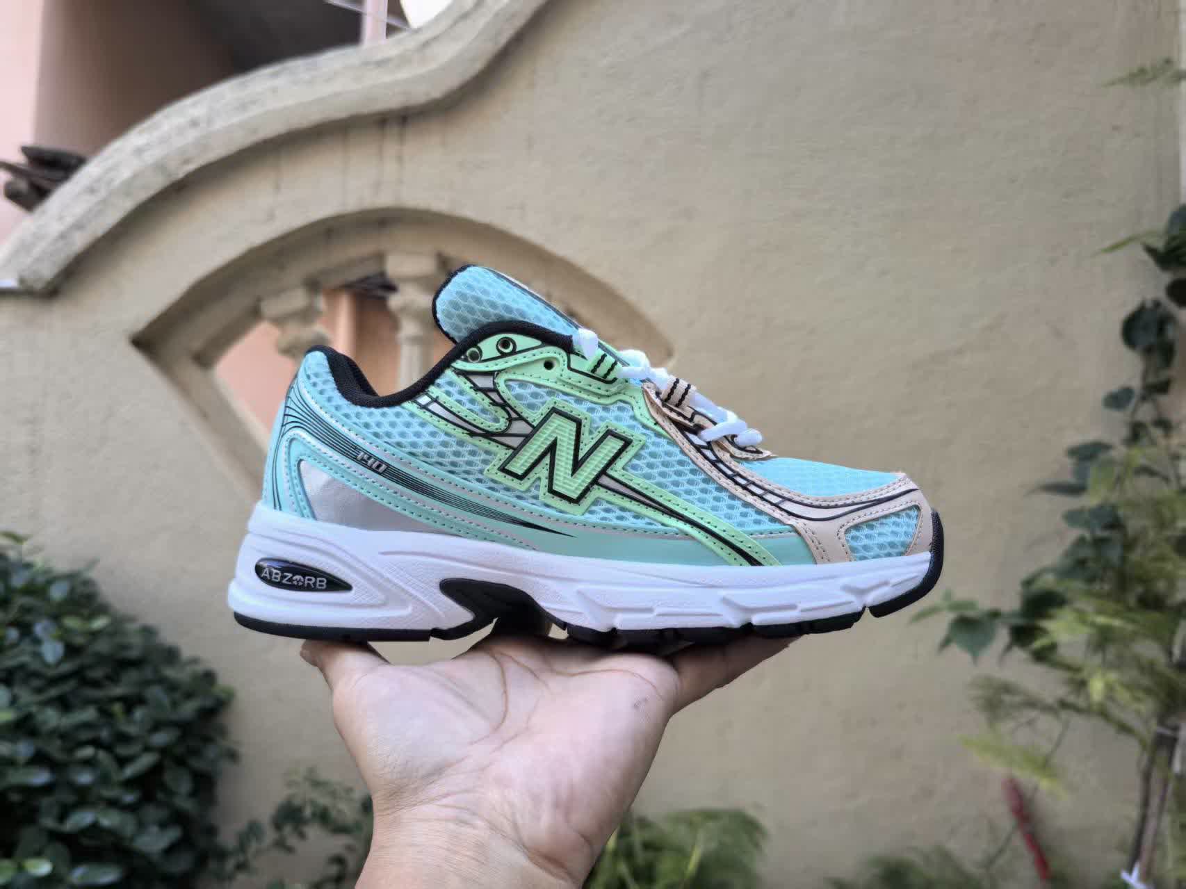 New Balance 740