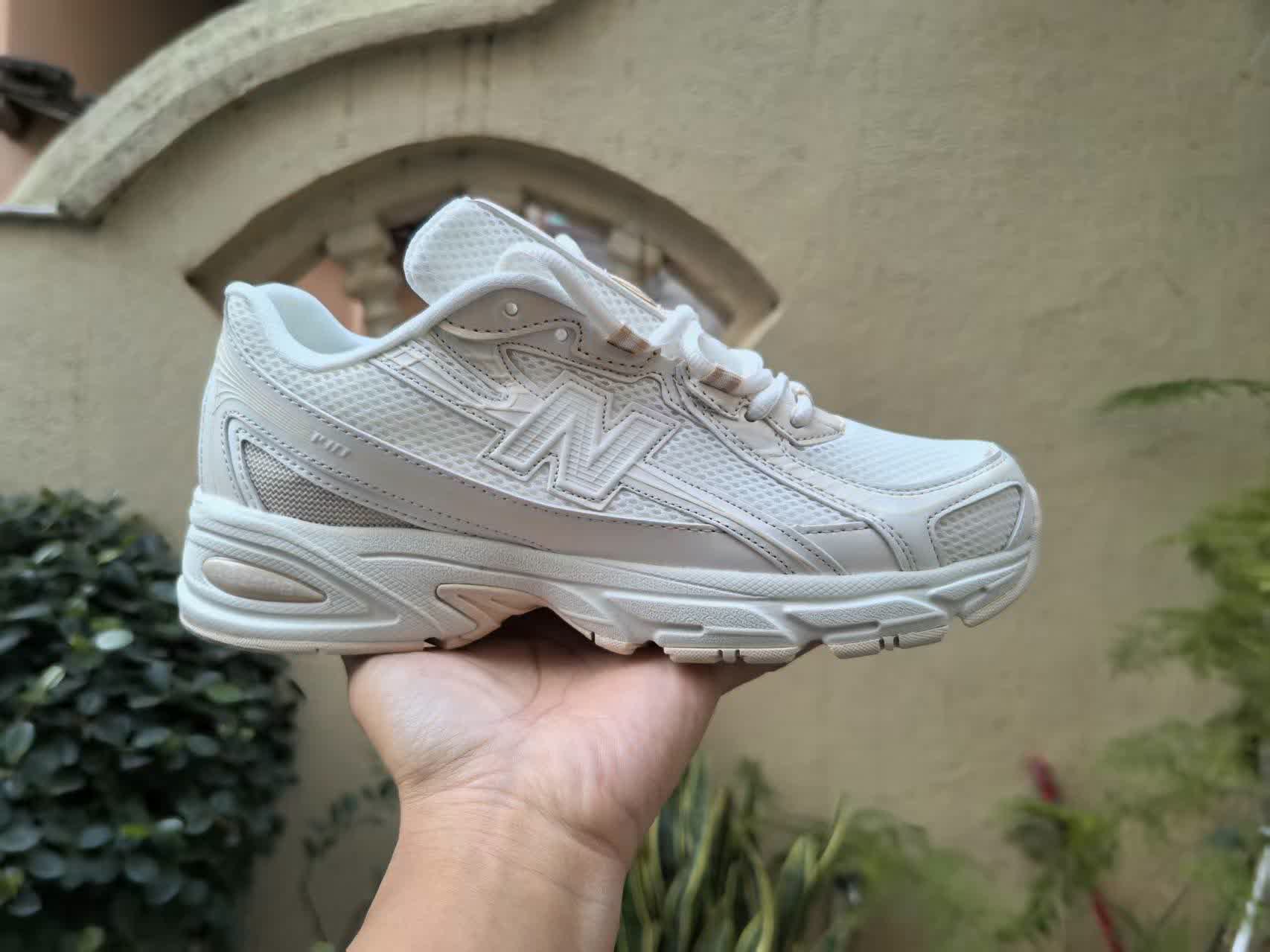 New Balance 740