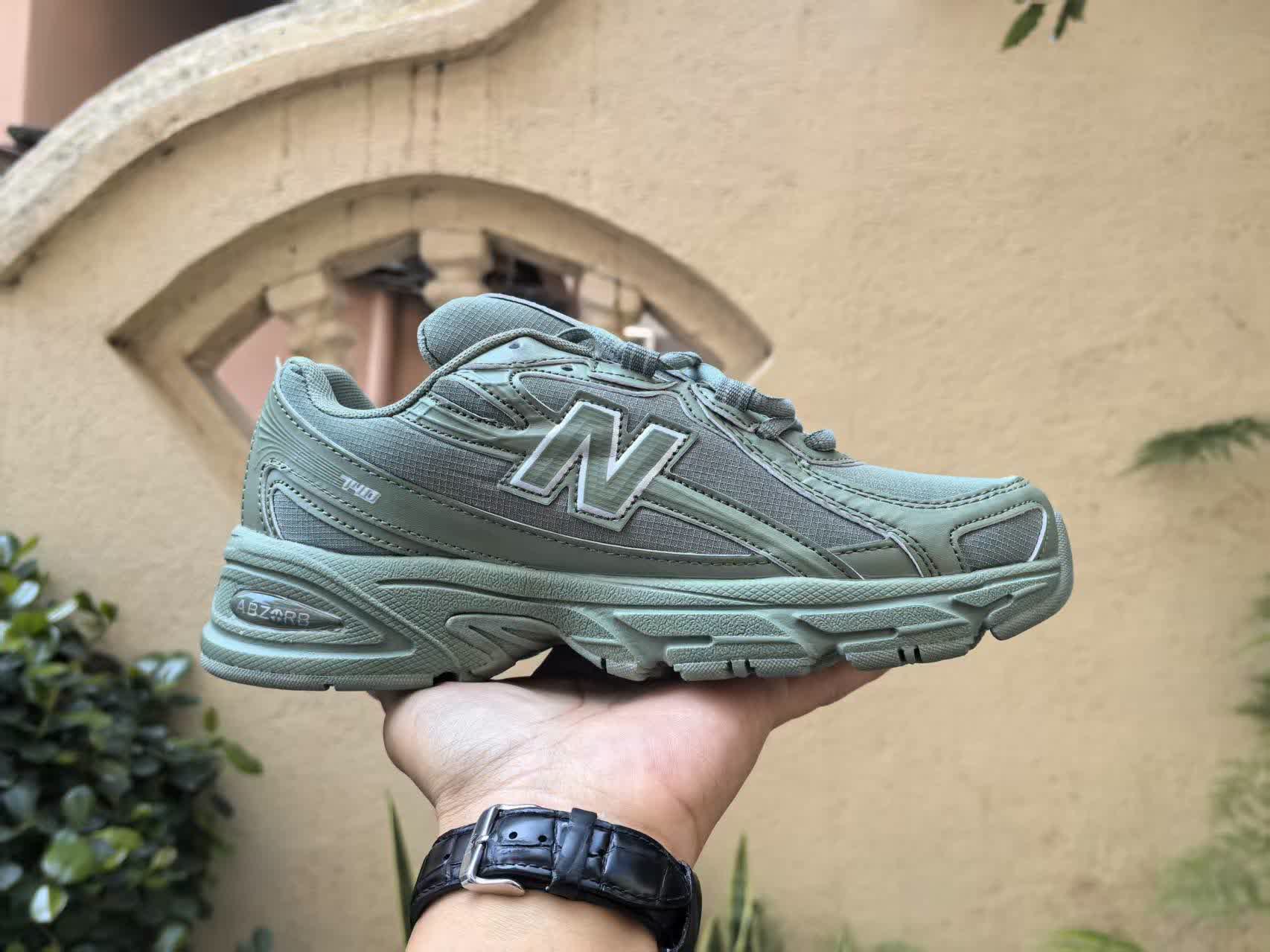 New Balance 740
