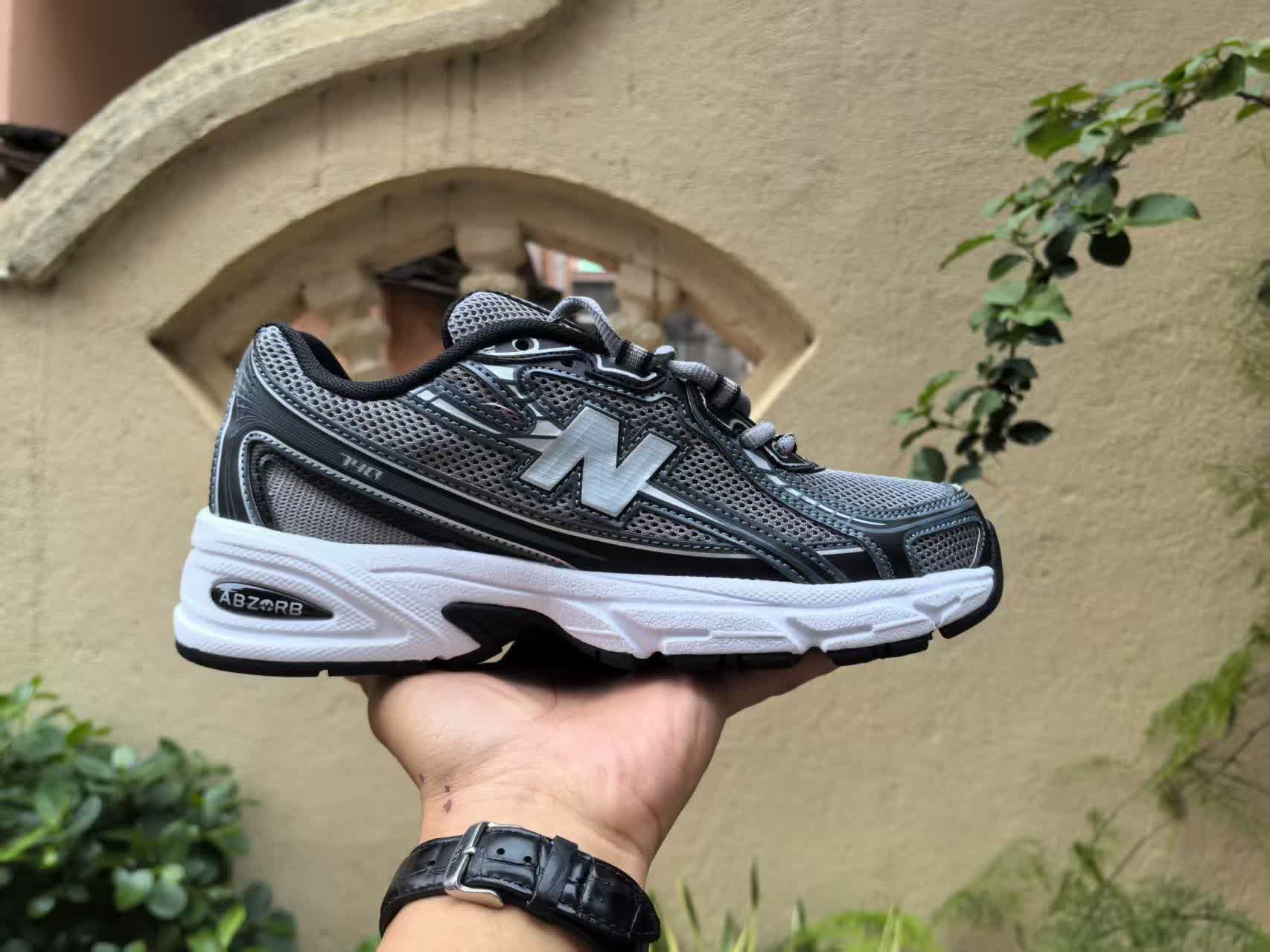 New Balance 740
