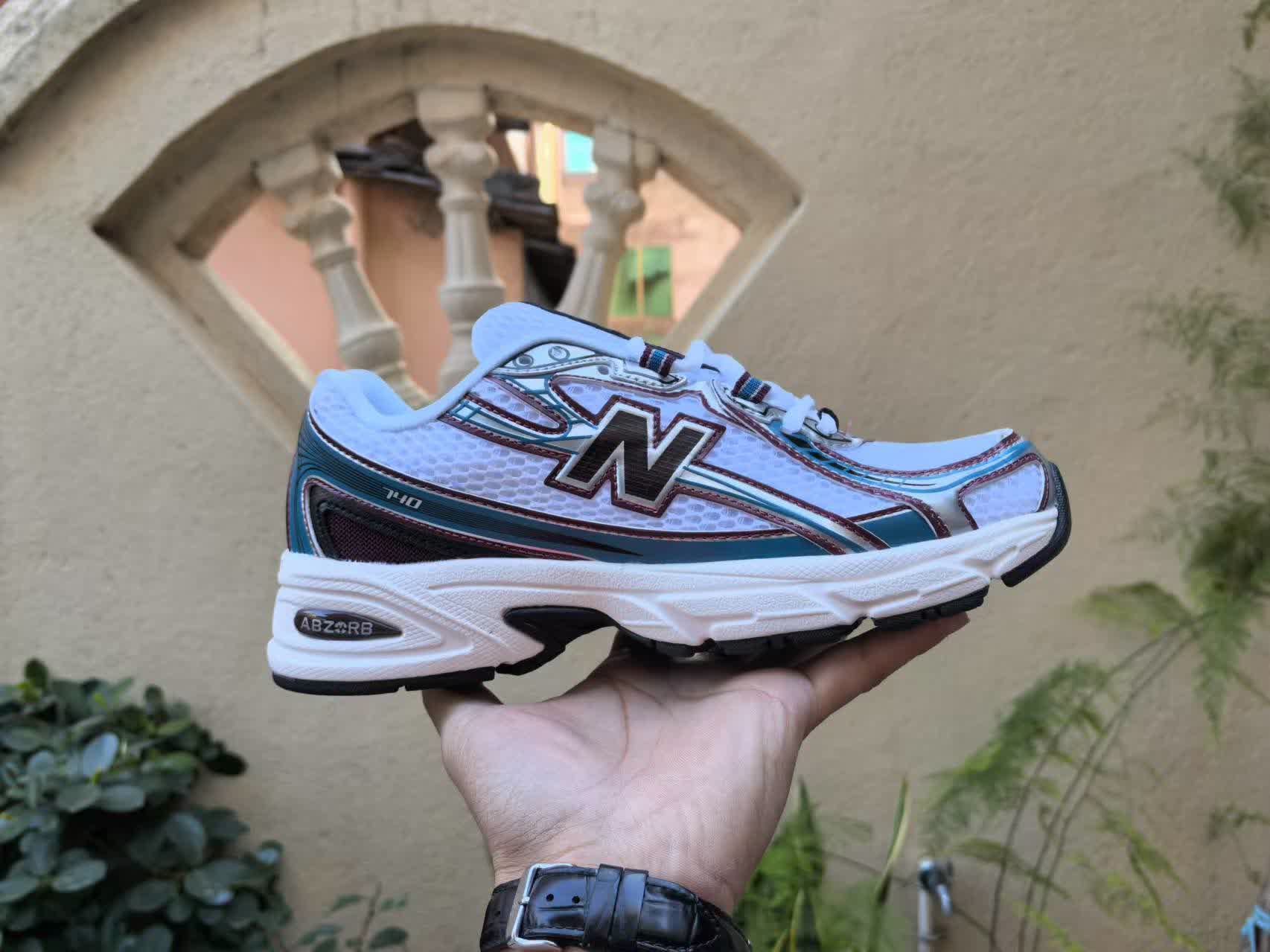 New Balance 740