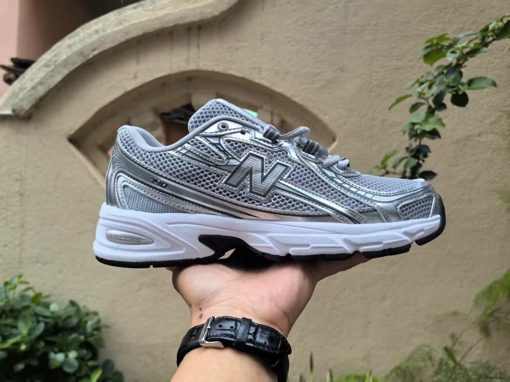New Balance 740