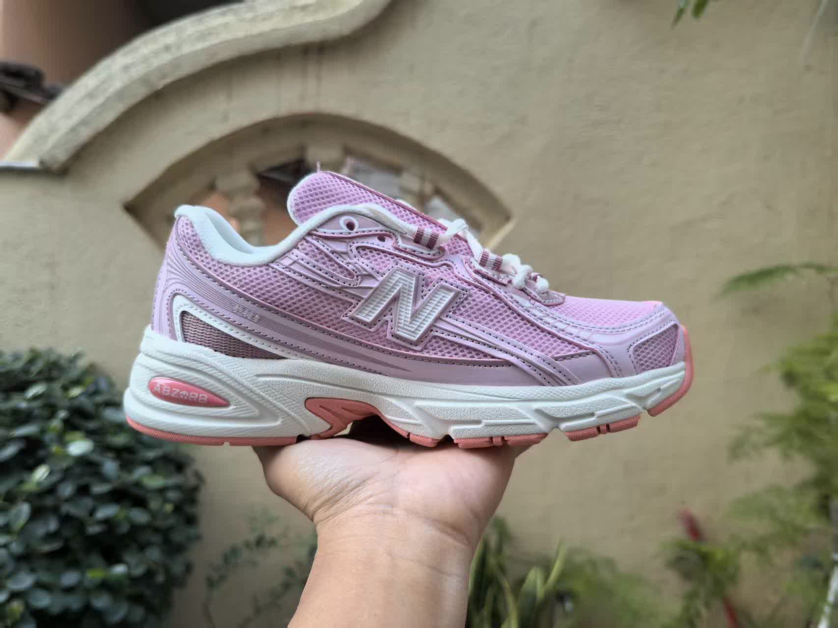 New Balance 740